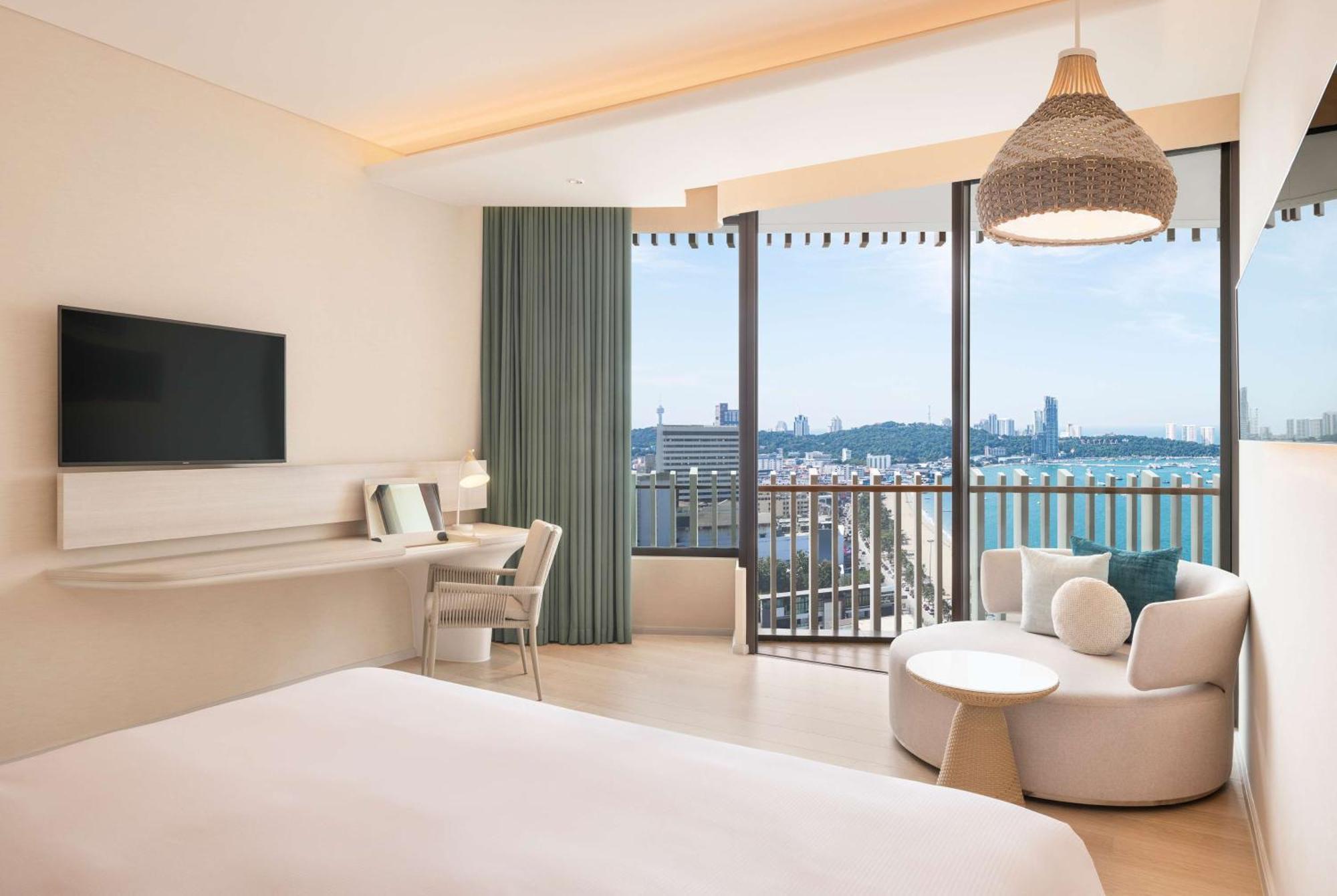 Deluxe King Room Ocean View