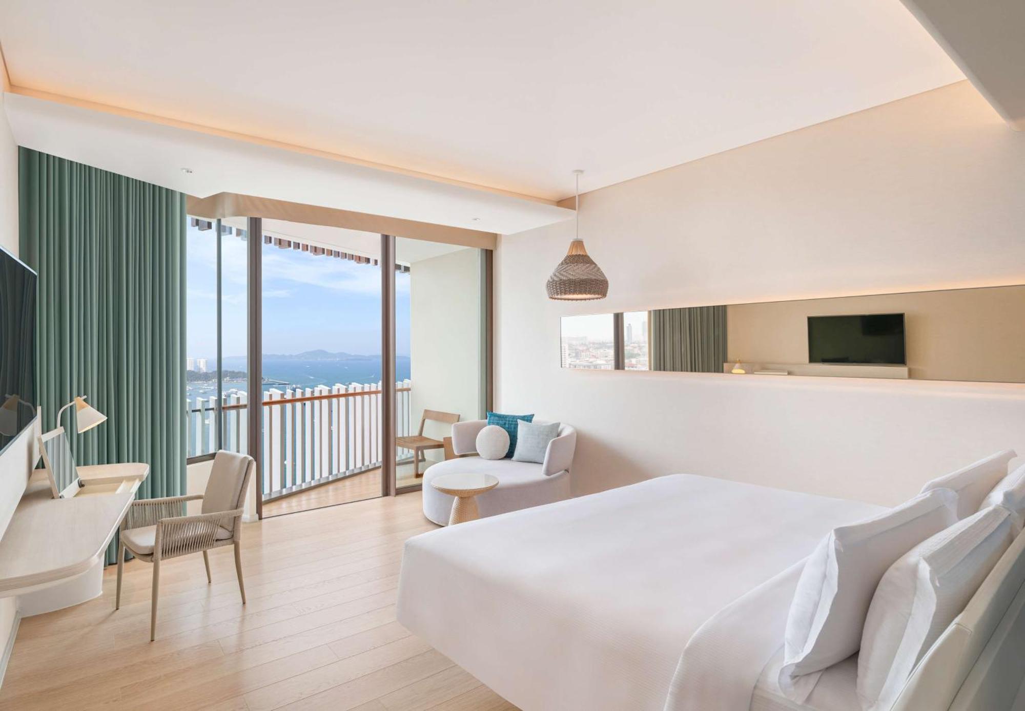 Deluxe King Room Ocean View