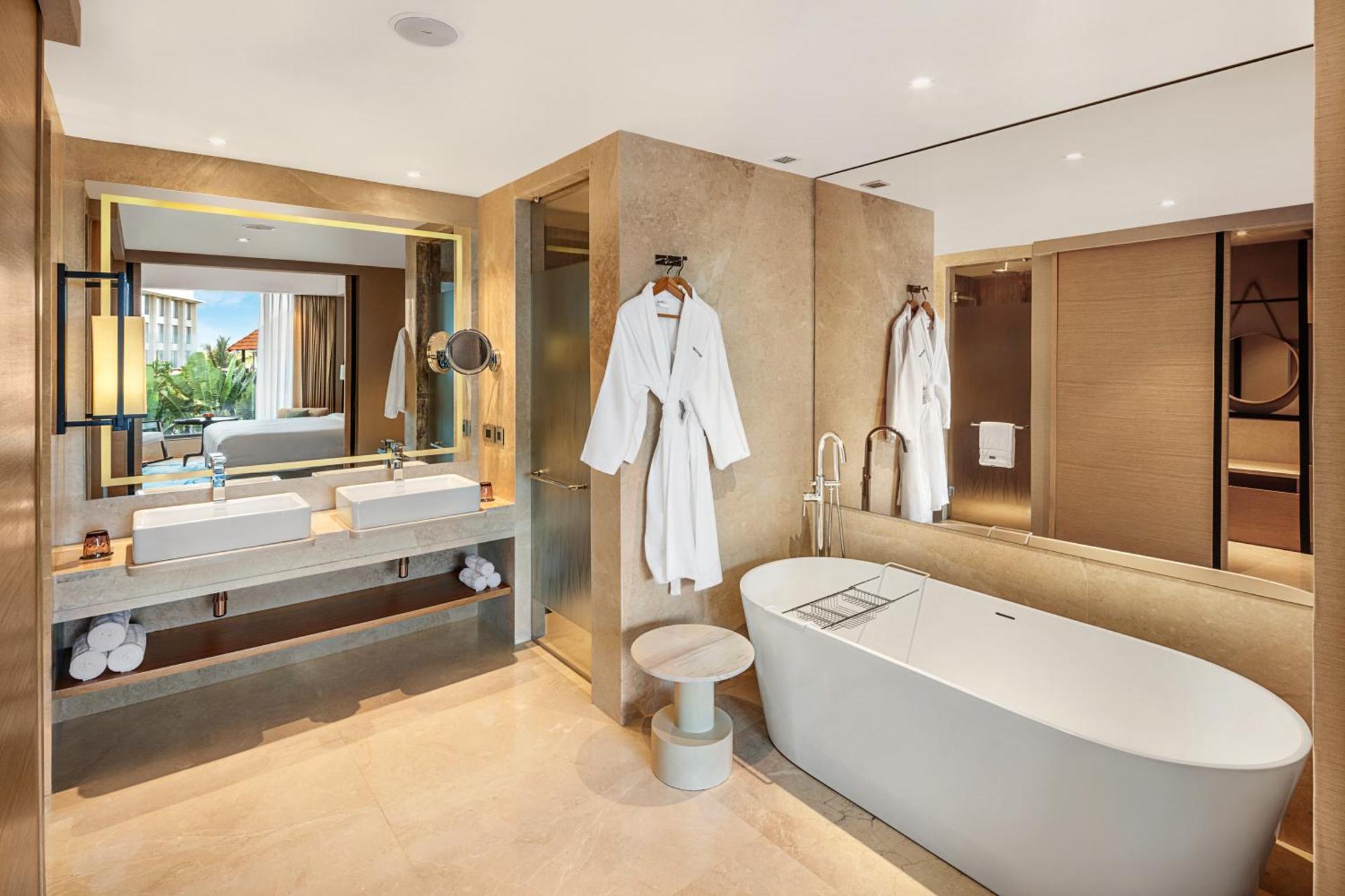 Executive 1 Bedroom Suite with 1 King, Courtyard View - Enjoy 90 minutes of complimentary Cocktail hours at Haven between 4 PM to 6 PM, - NR 1000 SPA Credit (Stay between Sunday to Thursday) - Complimentary beer on arrival and free shuttle to the bea