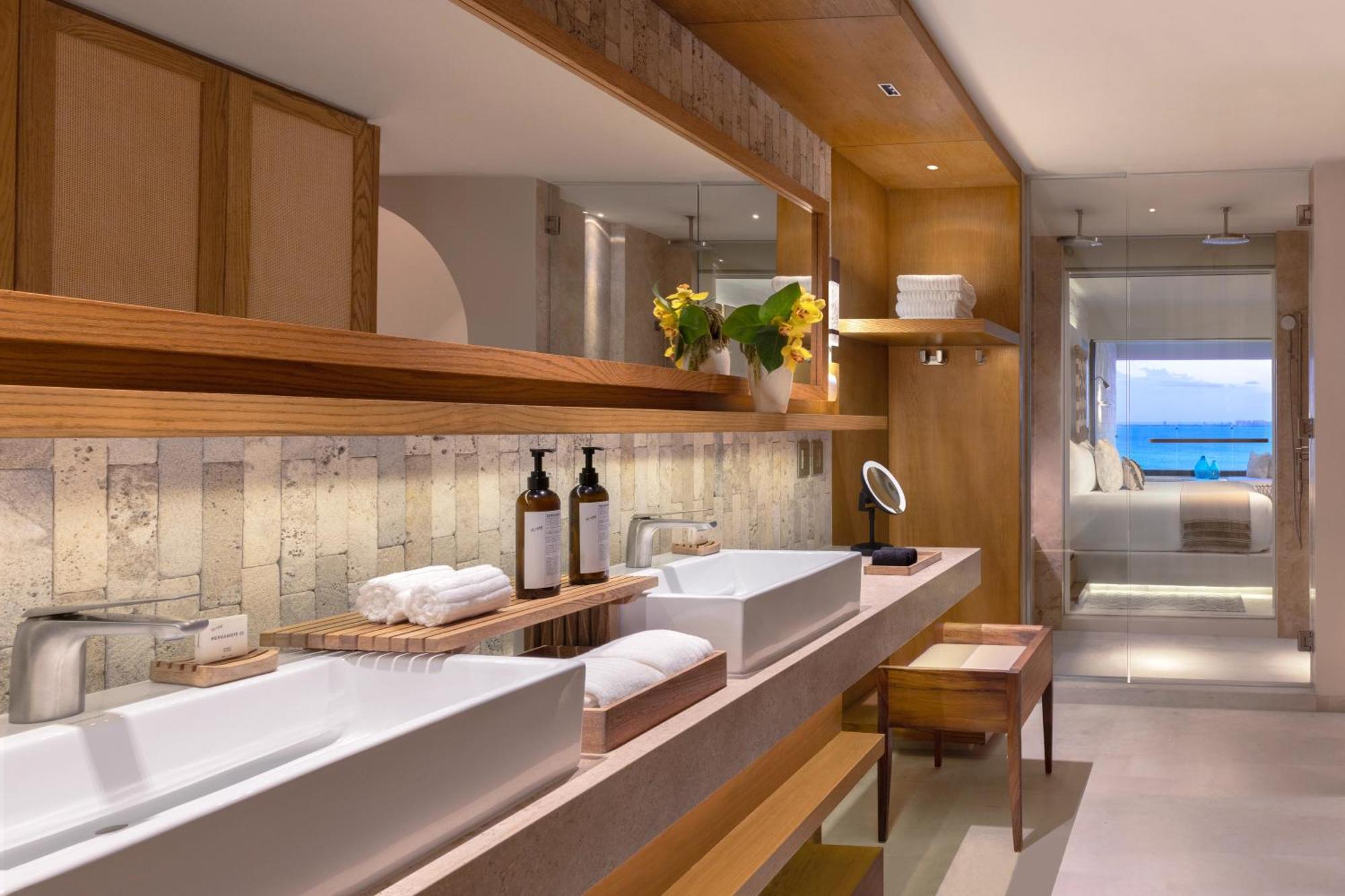 Signature Junior Double Suite with Hot Tub and Ocean View