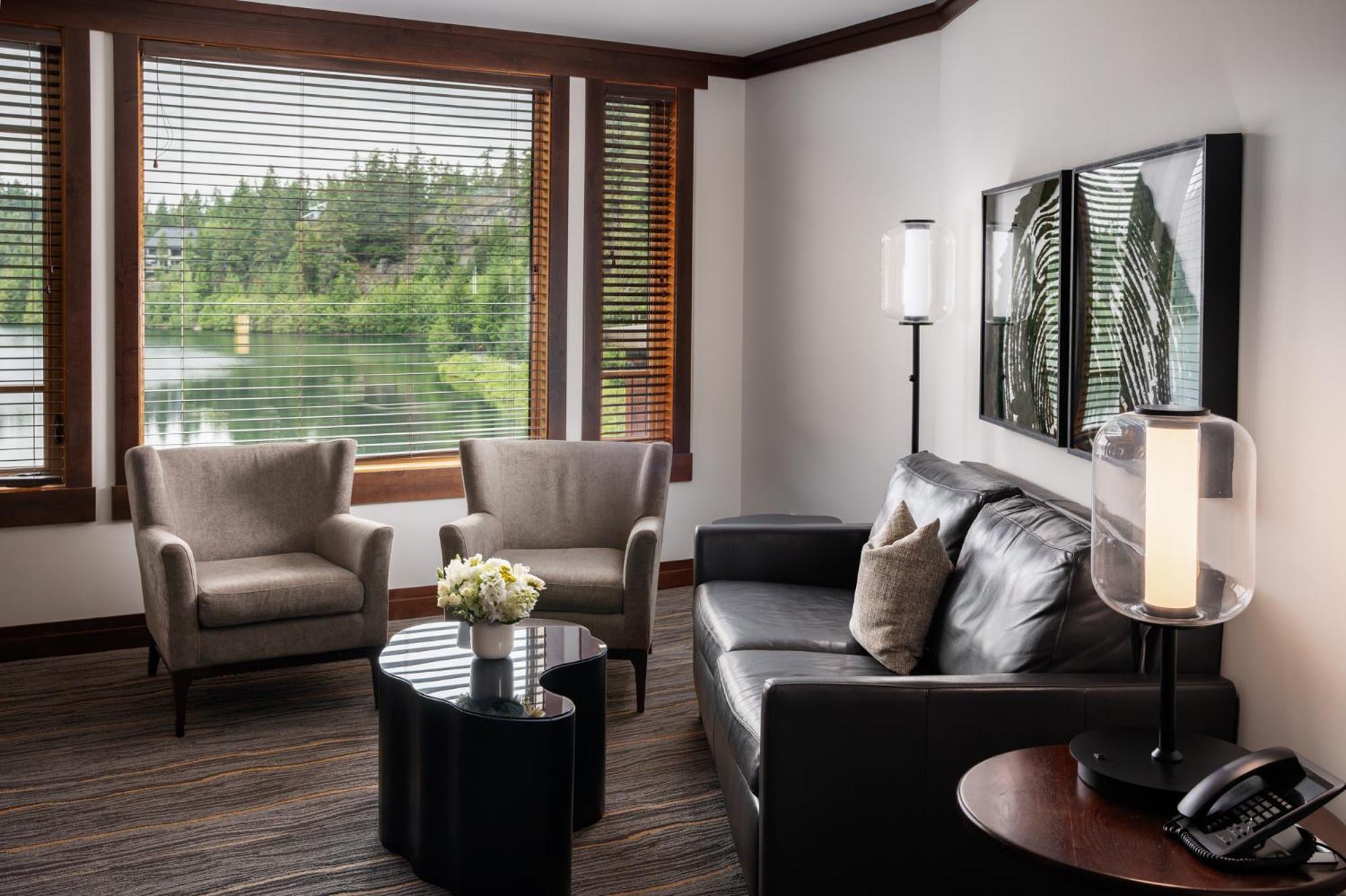 One-Bedroom Suite with Lake View,1555843627:JPEG