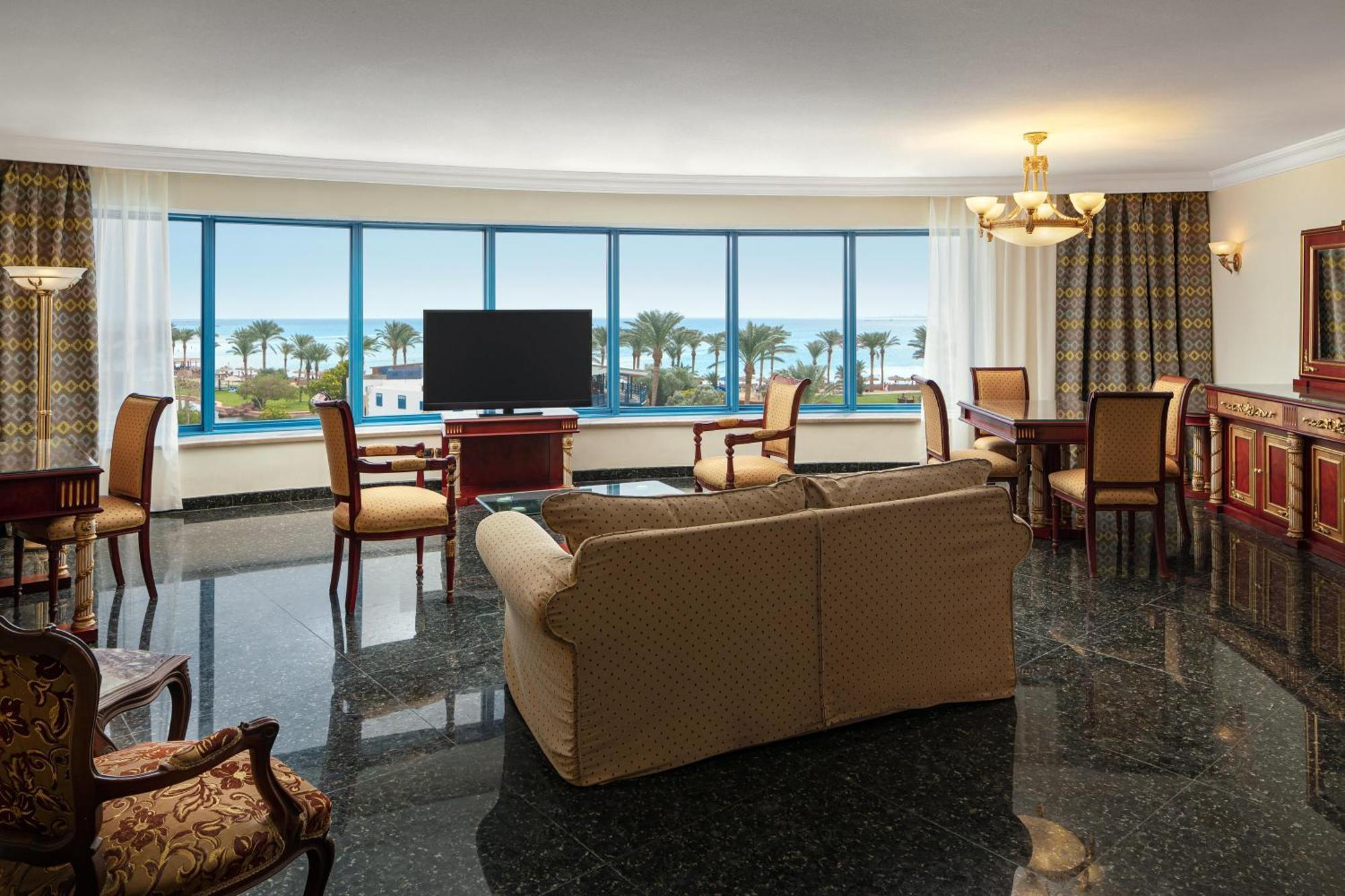 Deluxe Suite with Sea View,1557112717:JPEG