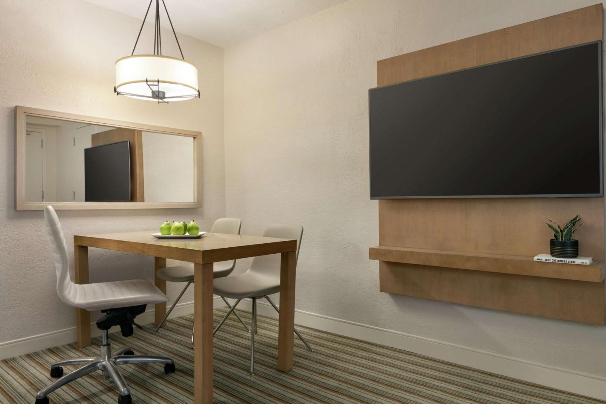 King Suite,1557441934:JPEG