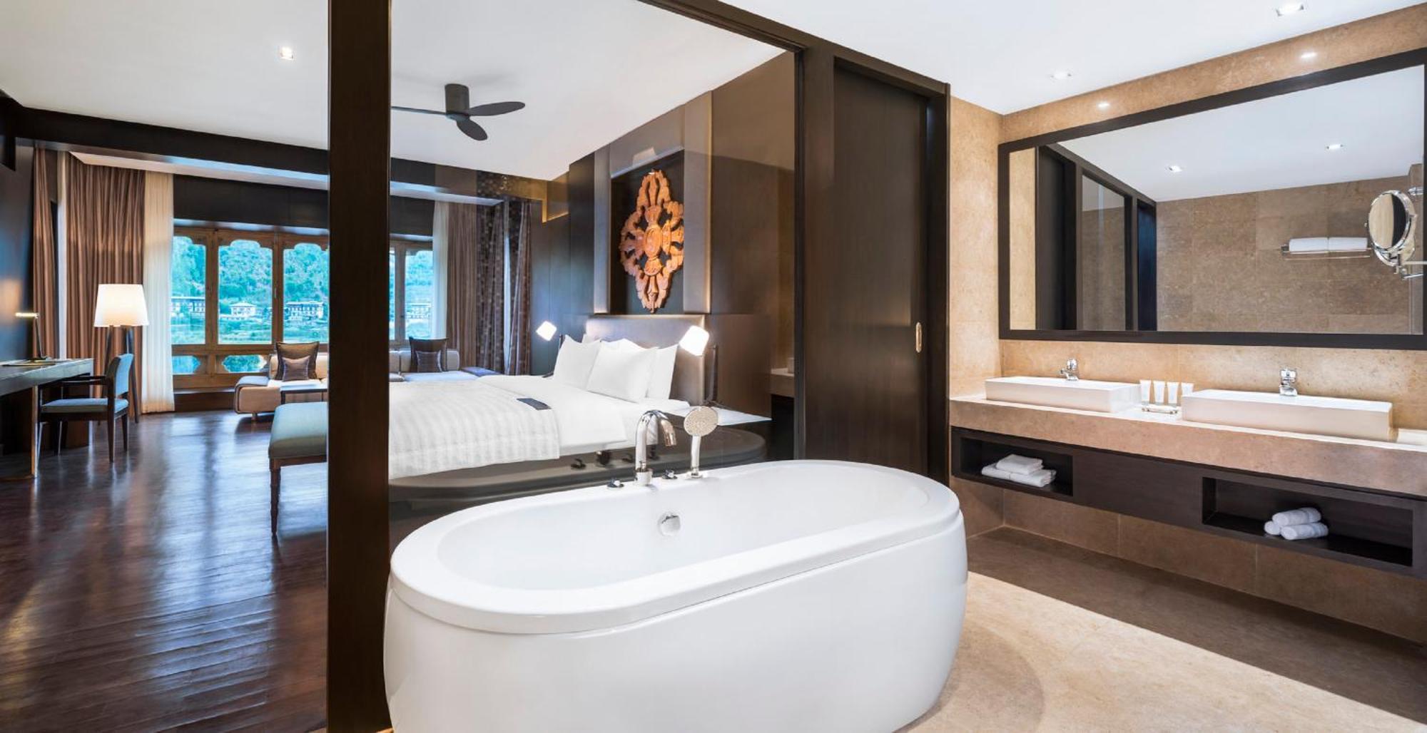 Deluxe King, Larger Guest room, 1 King or 1 Double, Sofa bed,1557563329:JPEG