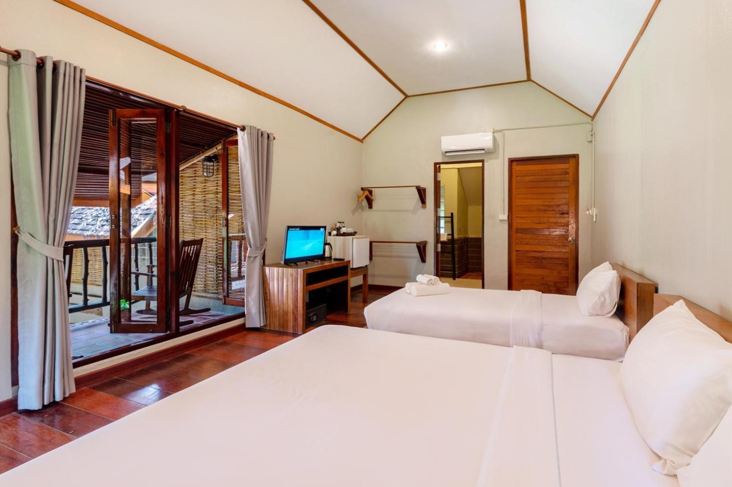 Pool view room,1558317724:JPEG