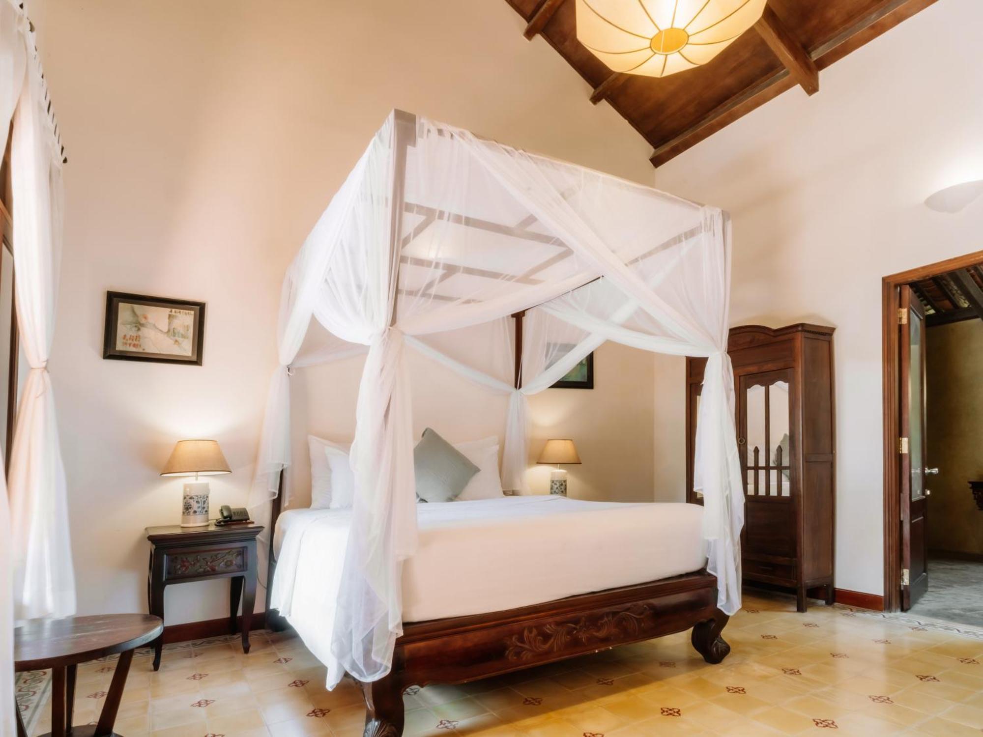Premier Lagoon Room