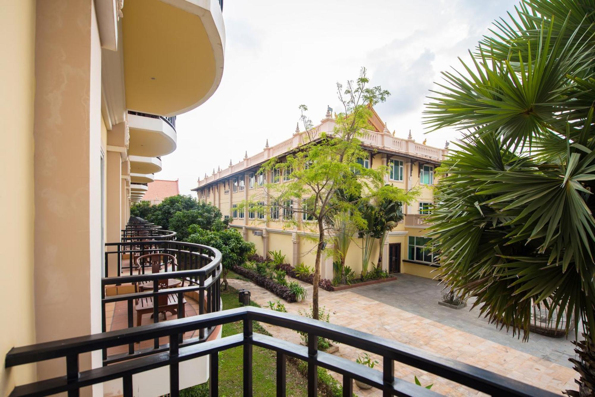 Deluxe Twin Garden View