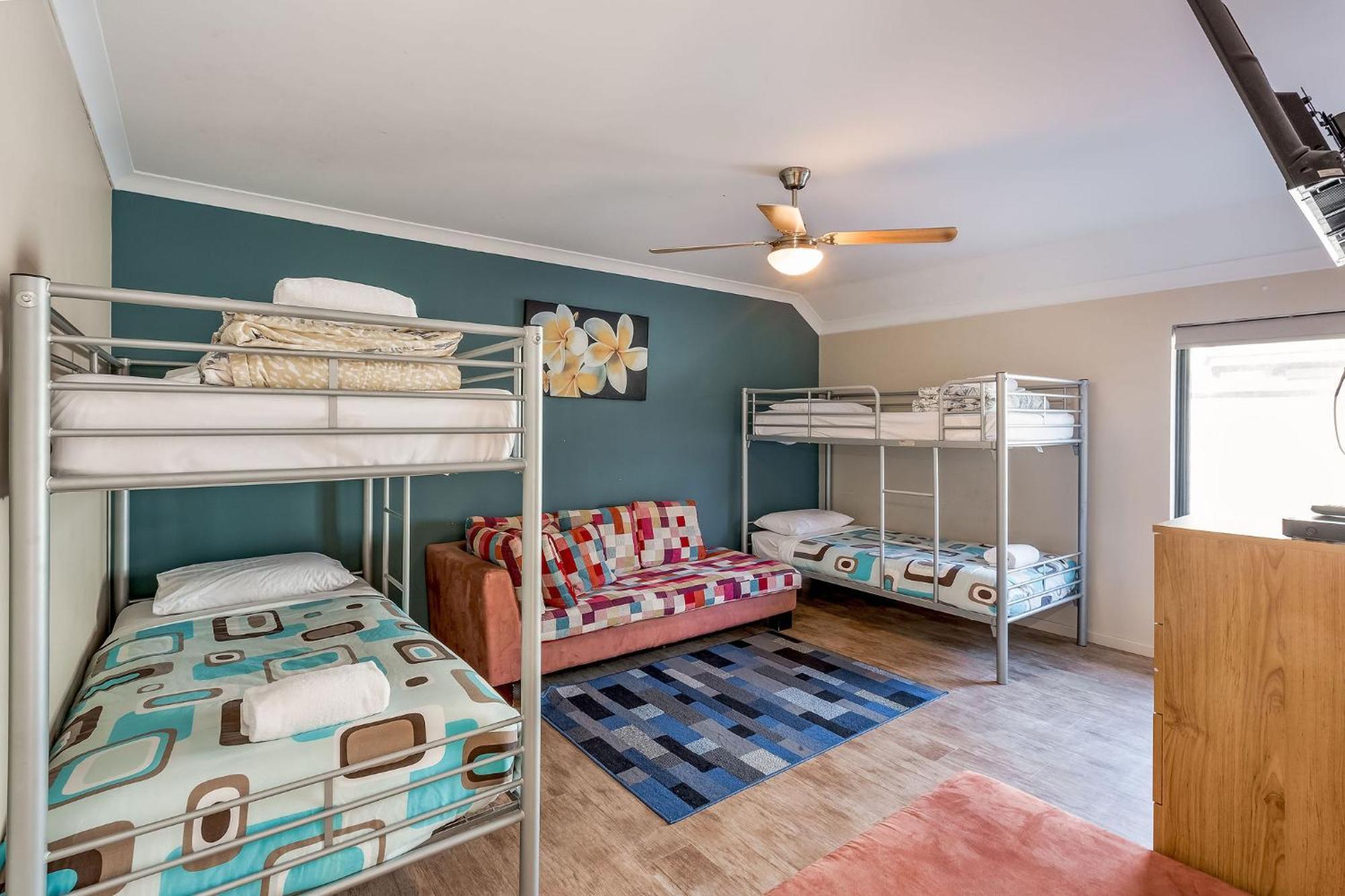 Five-Bedroom House,1565153680:JPEG