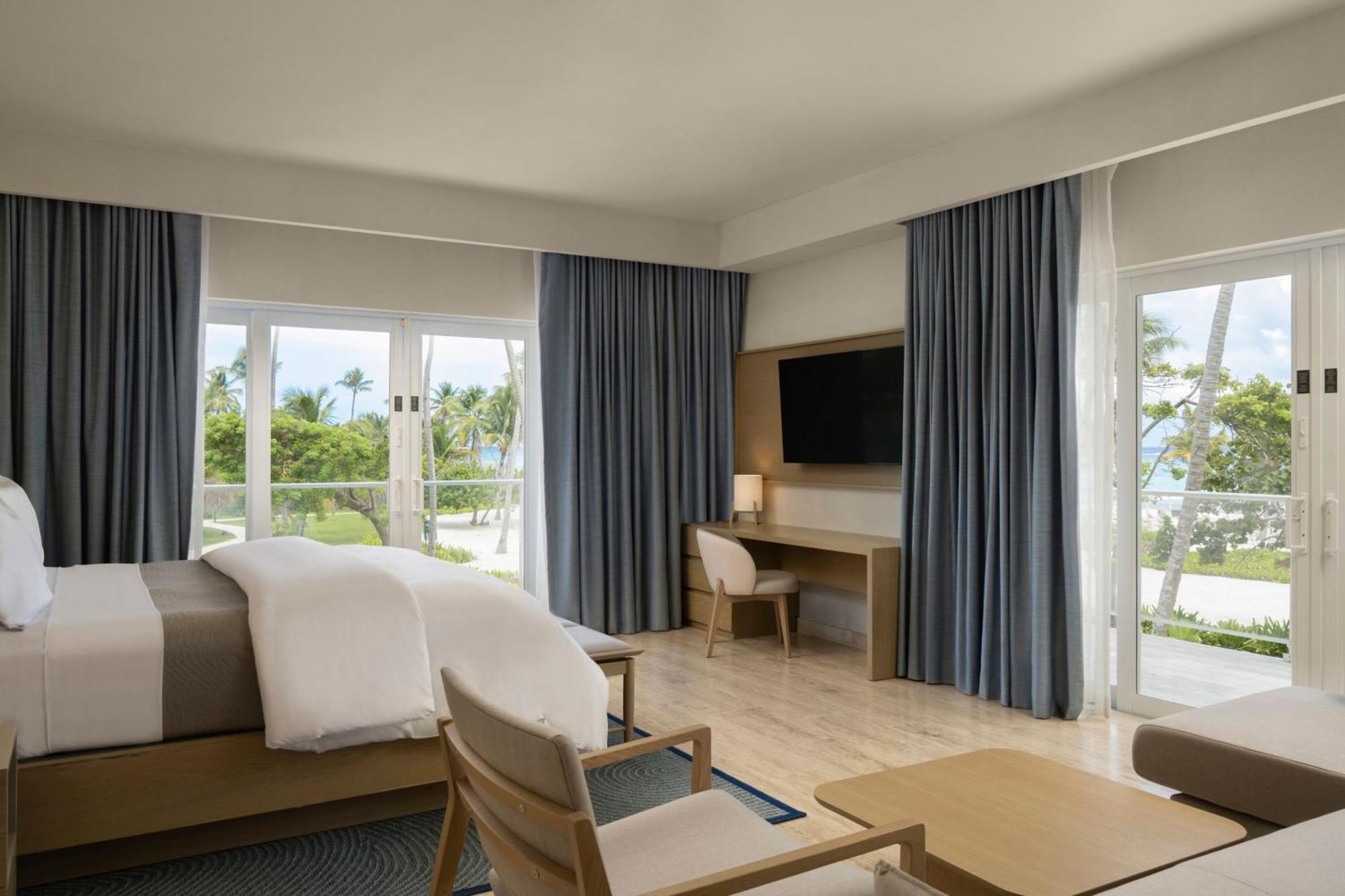 Junior Suite, Junior Suite, 1 King, Ocean view,1565575087:JPEG