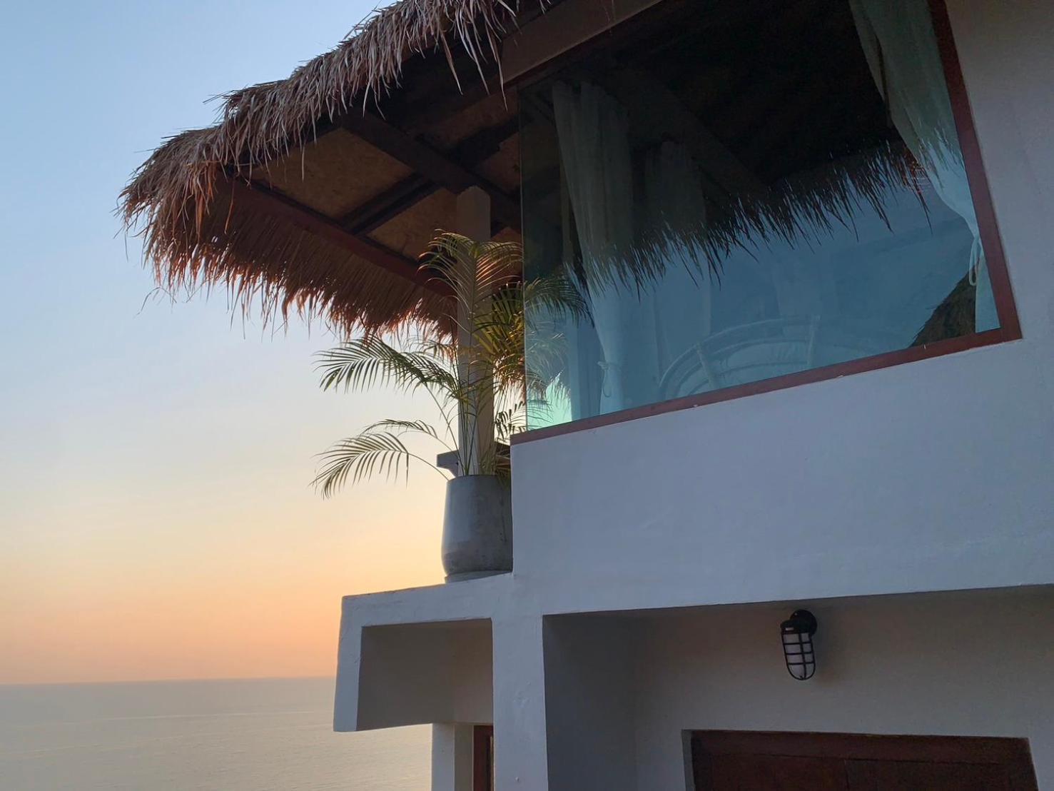 Executive Suite,1566990227:JPEG