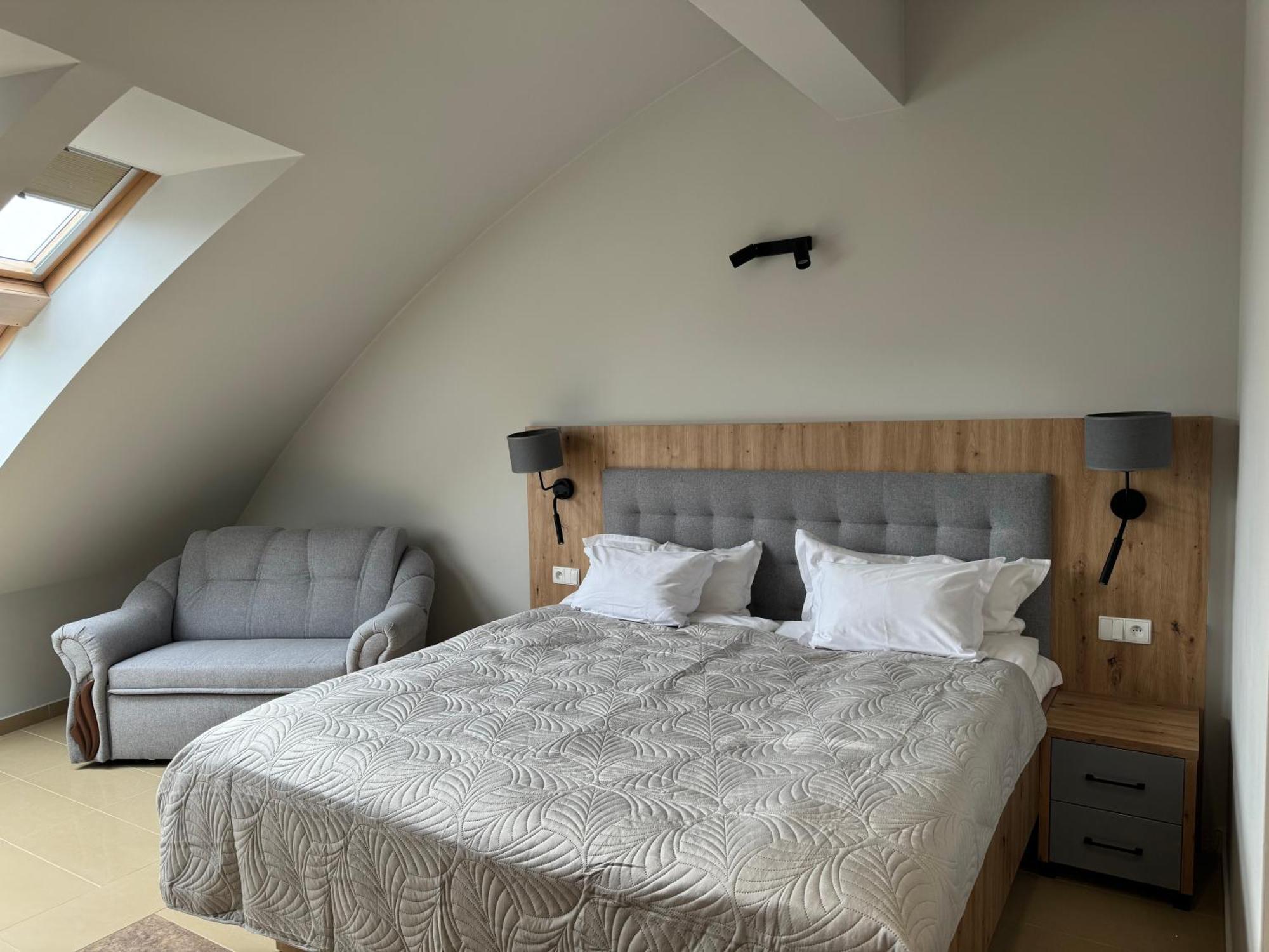 Double Room Attic,1572634682:JPEG