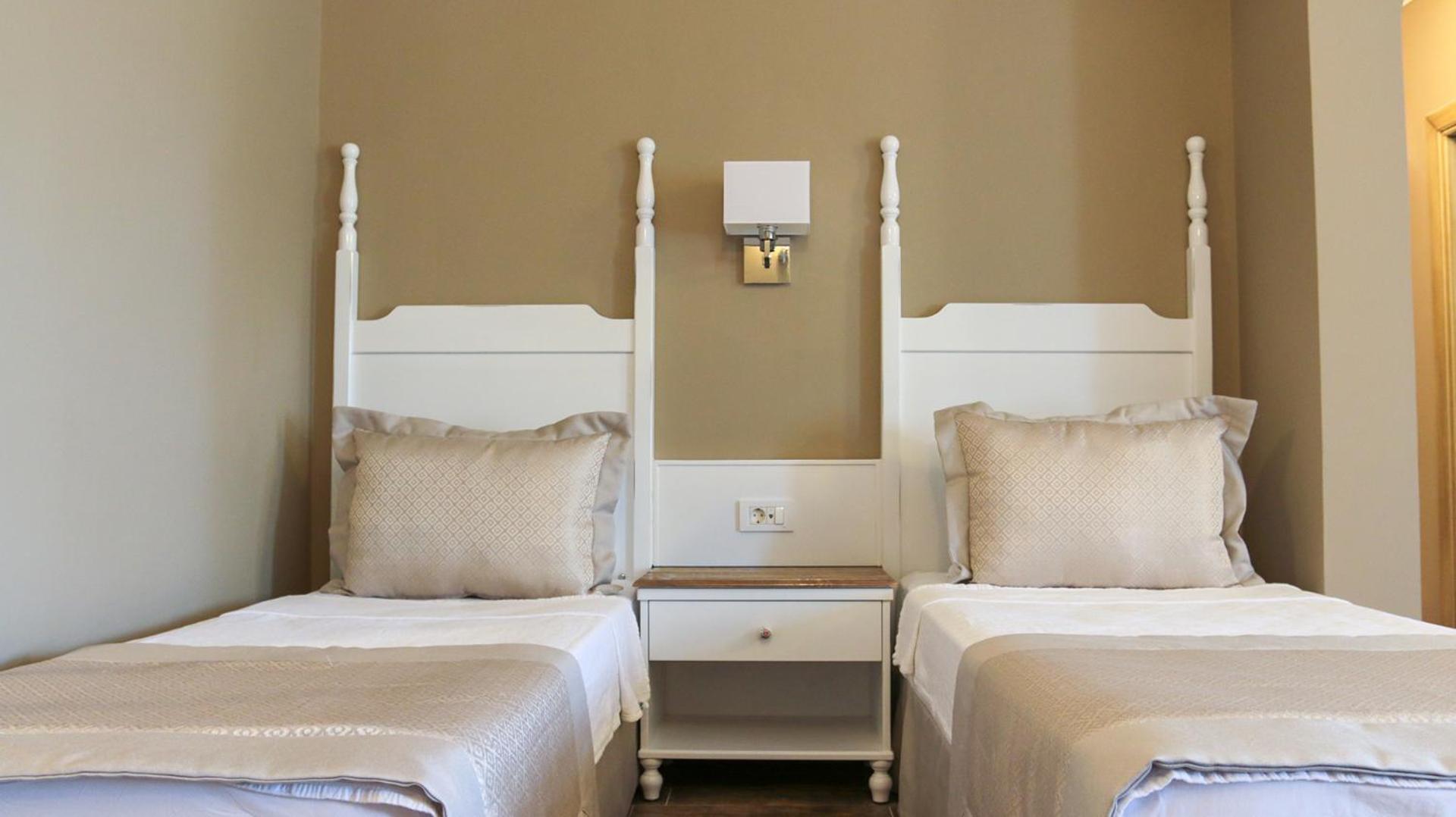 Junior Suite with Pool View,1574723258:JPEG
