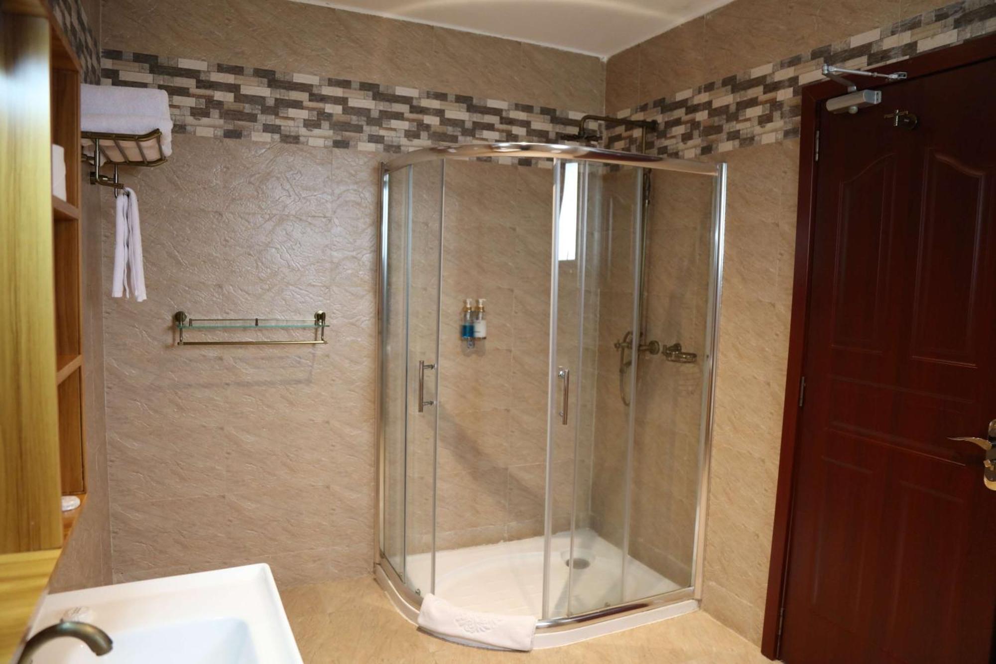 Villa with Three King Beds and Balcony,1607685720:JPEG