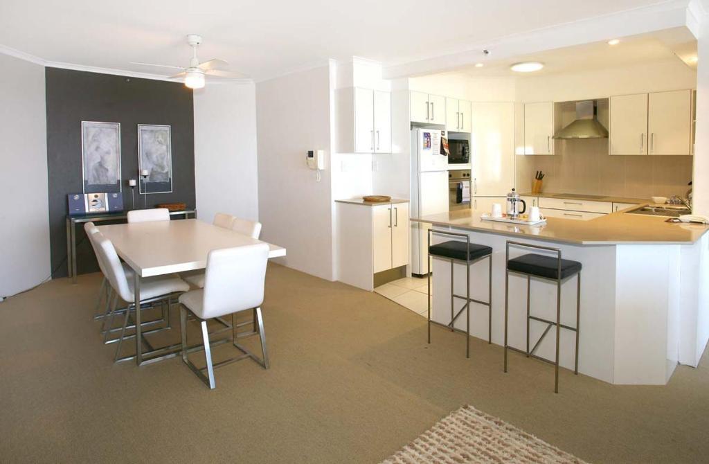 Deluxe Three-Bedroom Apartment,1256560120:JPEG