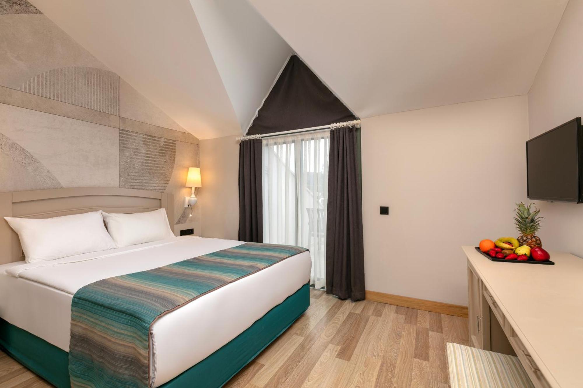 Family Room,1580598947:JPEG