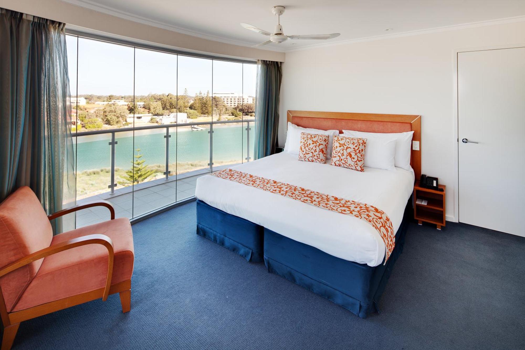 Two-Bedroom Apartment,825868394:JPEG