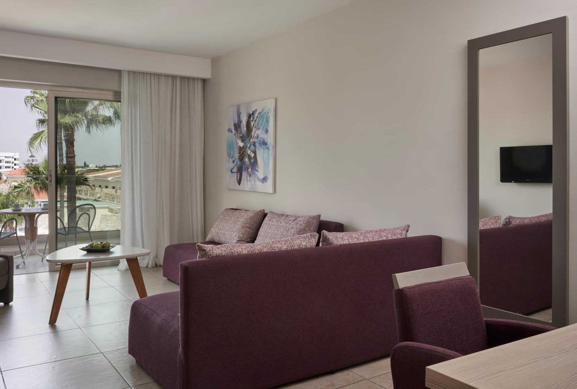 Family One Bedroom Suite Inland View,1584857753:JPEG