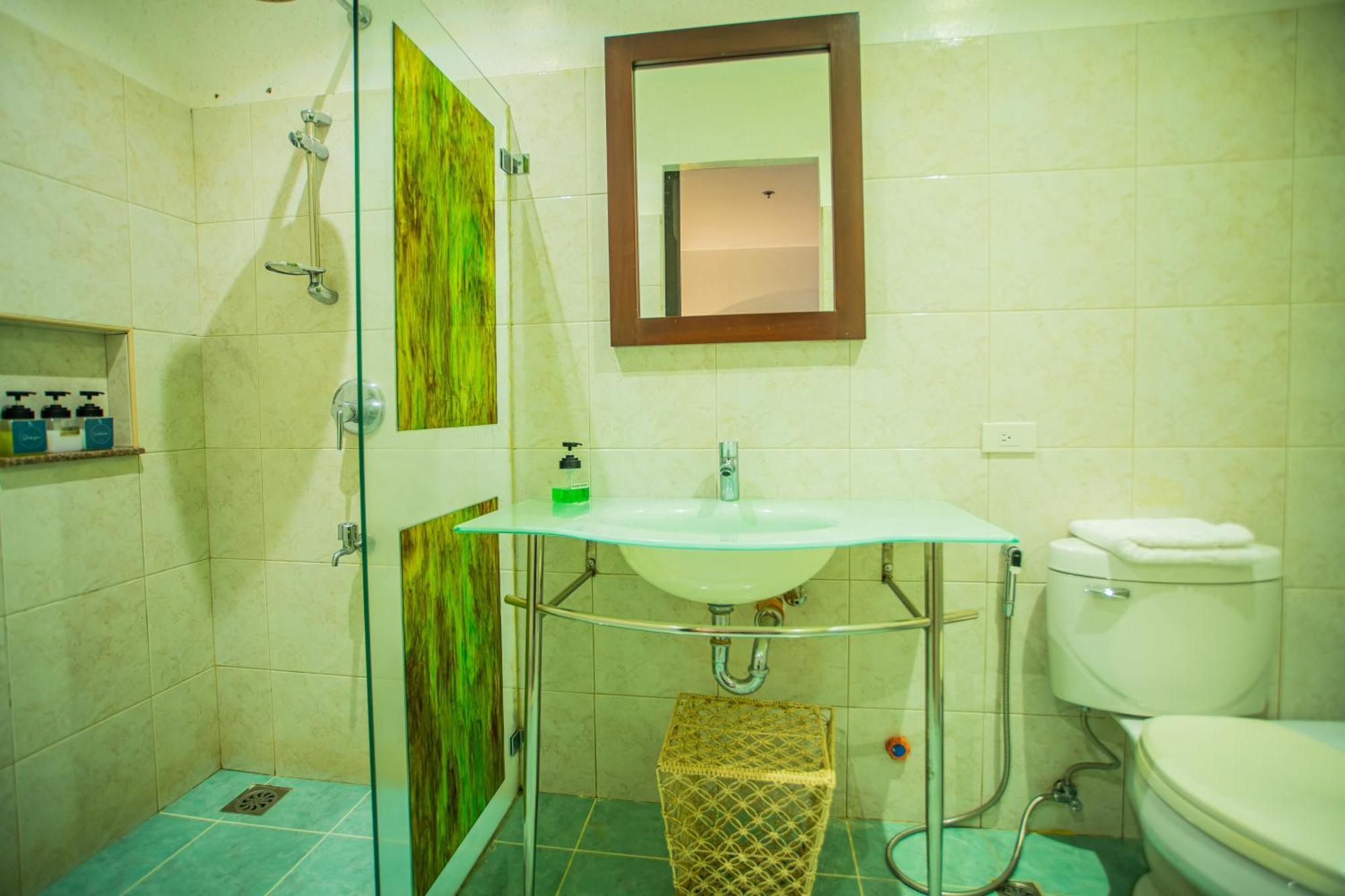 Deluxe Double Room with Ocean and Pool View