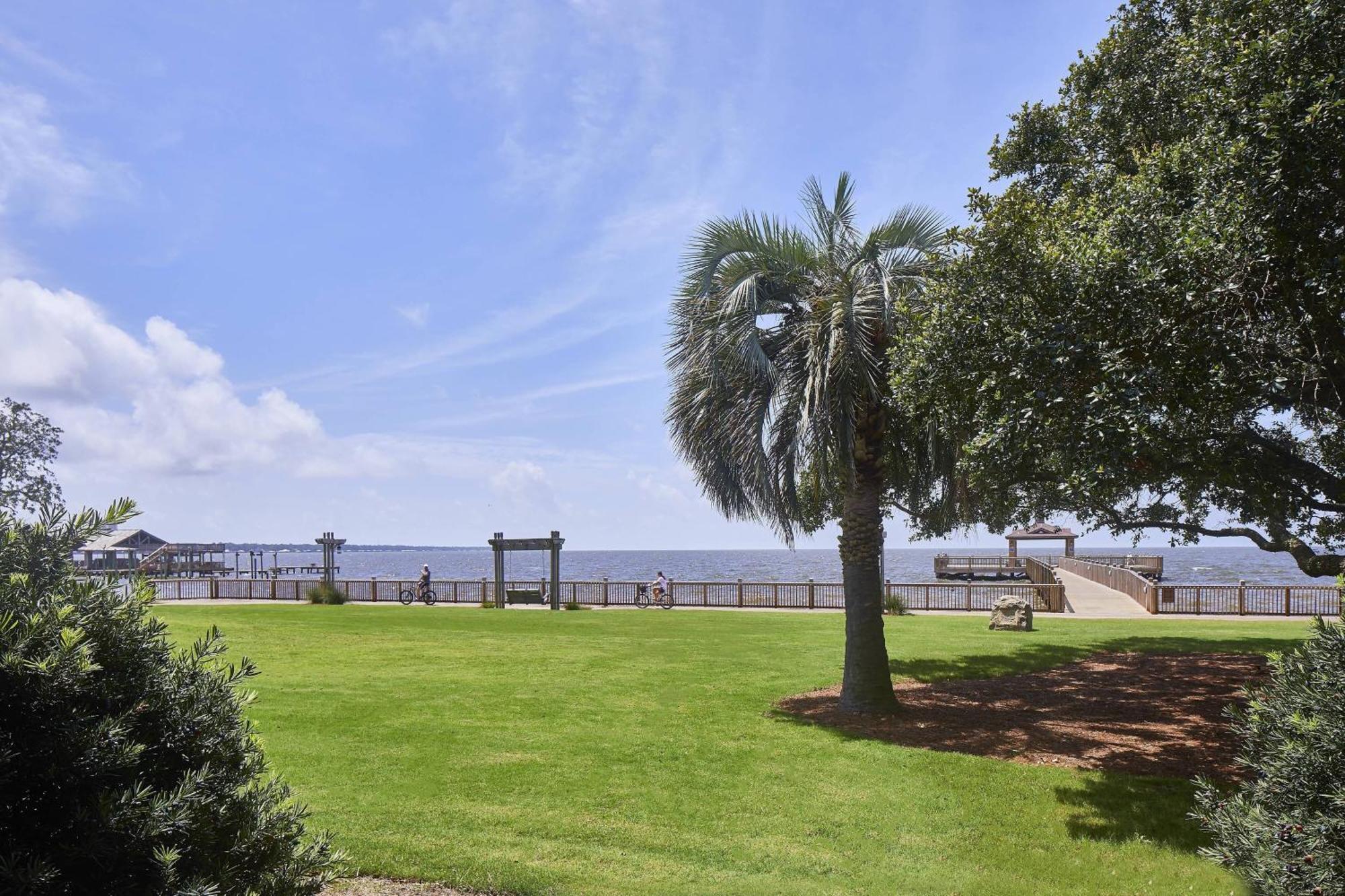King Guest Room with Water View