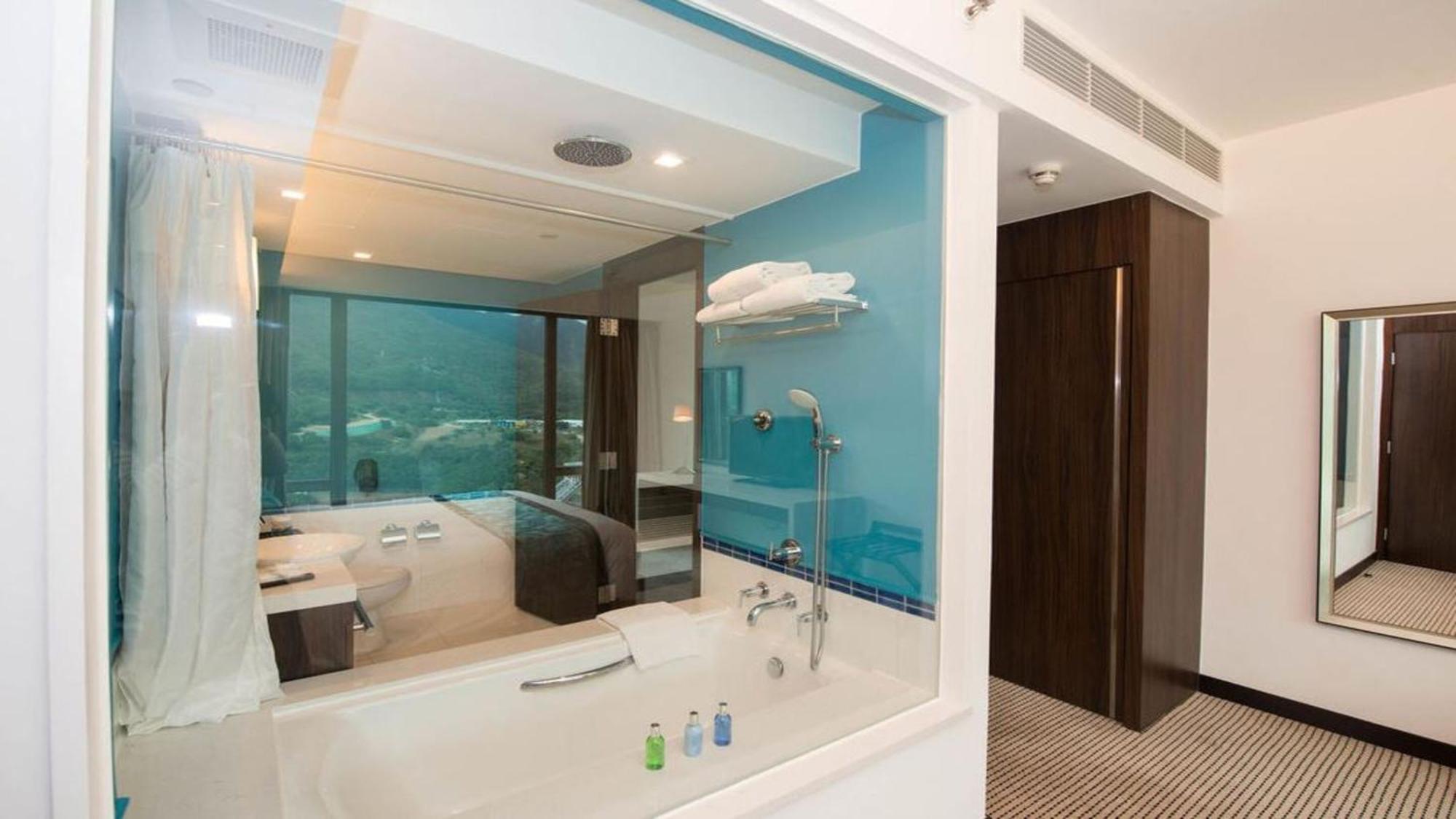 One-Bedroom Suite Mountain View