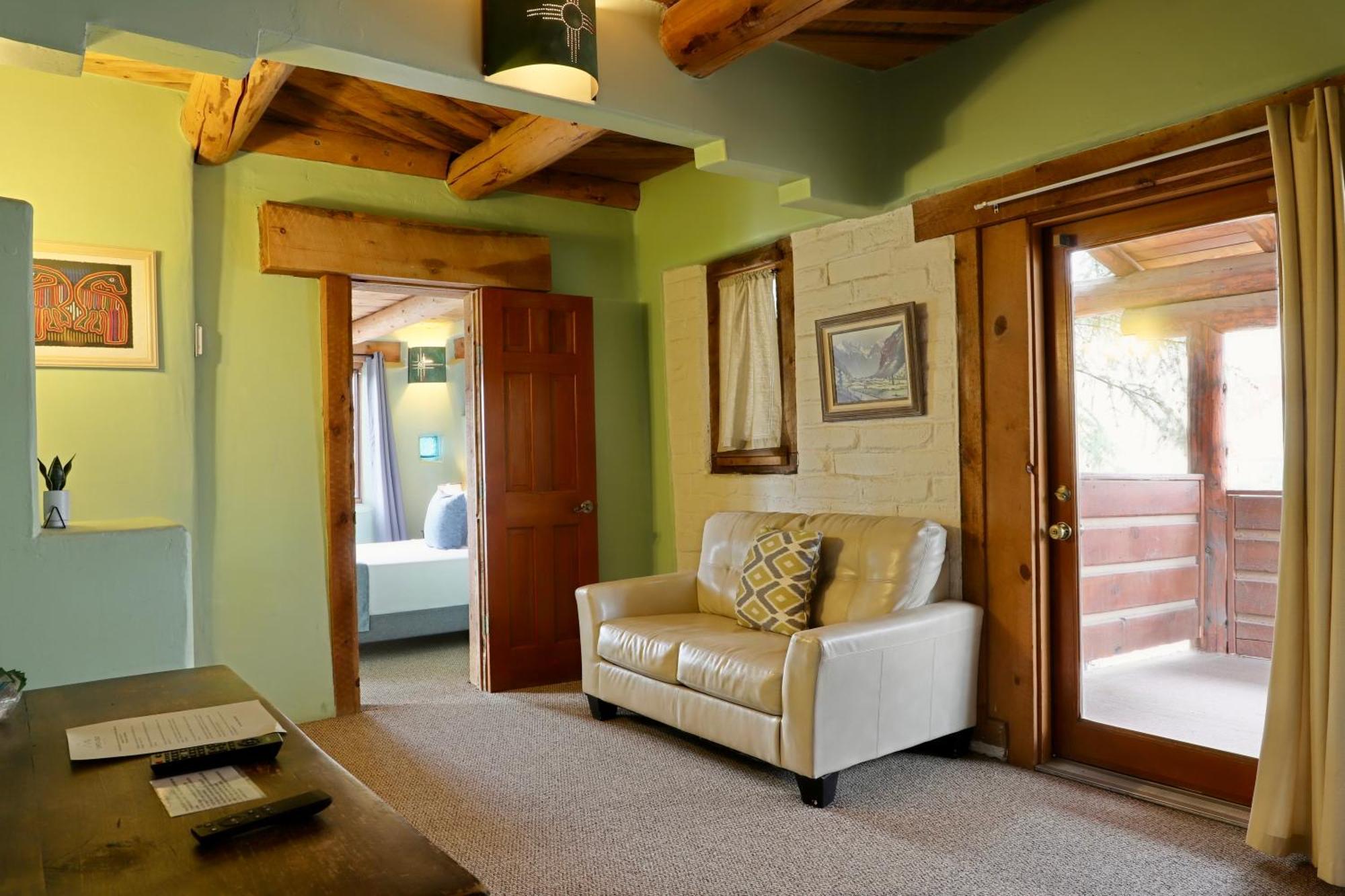 Lodge Two Queen,1591498105:JPEG