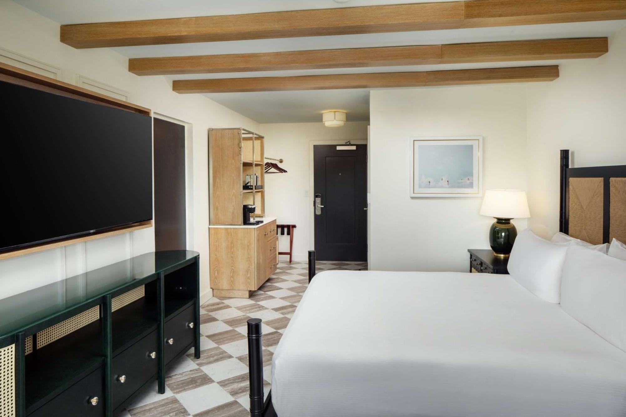 King Room Roll Shower Hearing or Mobility Accessible Key West View,1592051578:JPEG