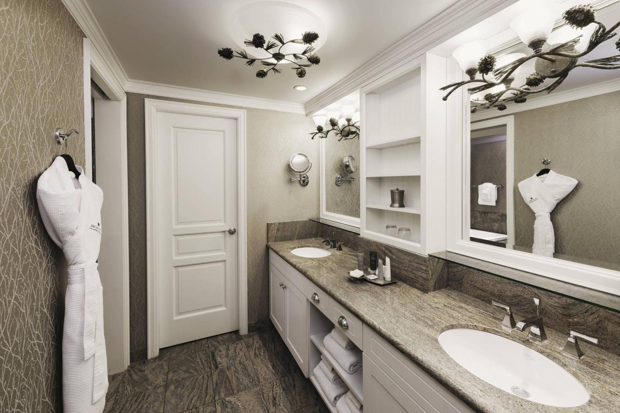 1 Bedroom Suite 1 King, Sofa Bed, Non Lake view, Fireplace,1592889154:JPEG