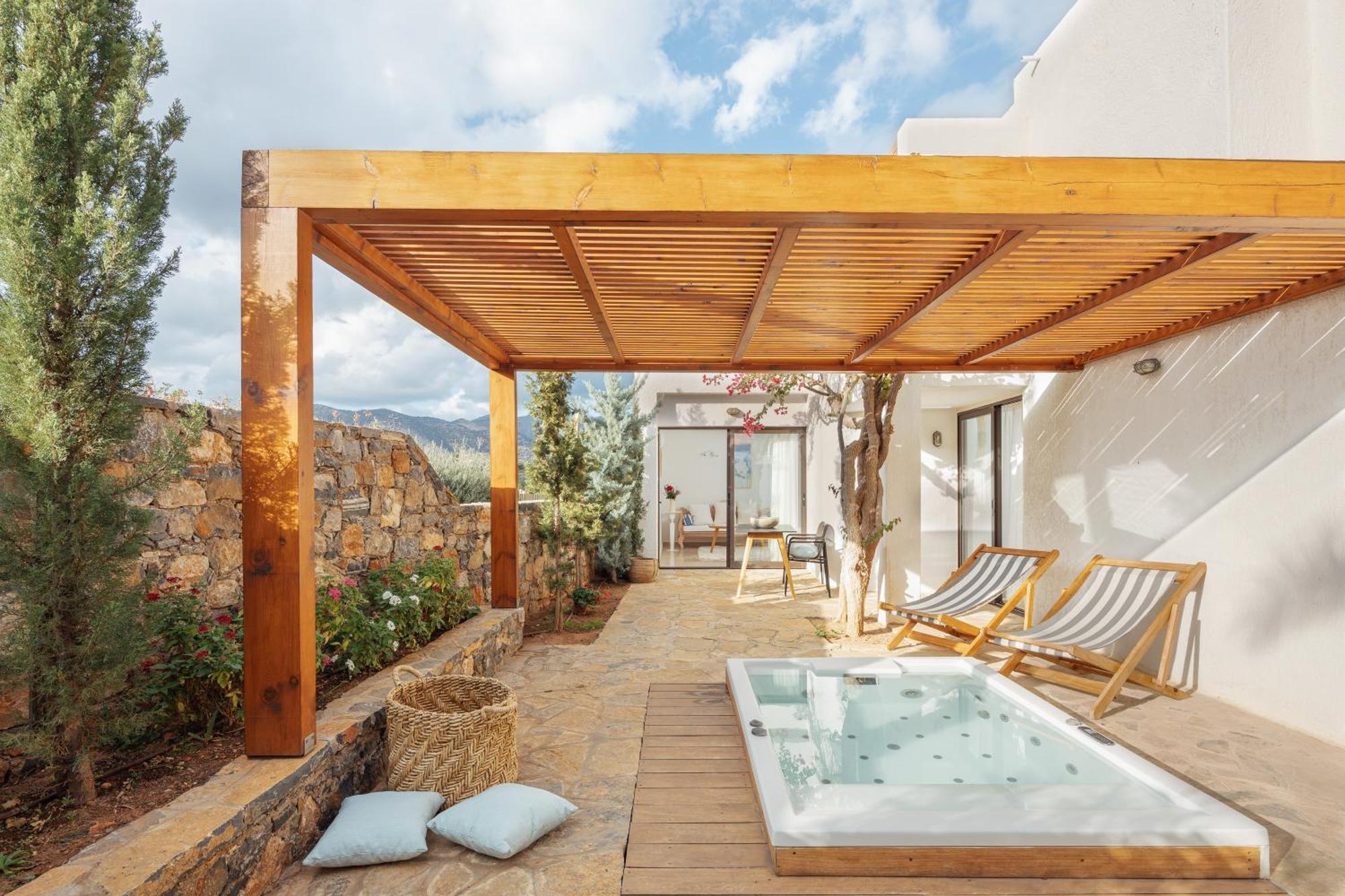 Family Suite 2-Bedroom Outdoor Hot Tub Garden View,1596875781:JPEG