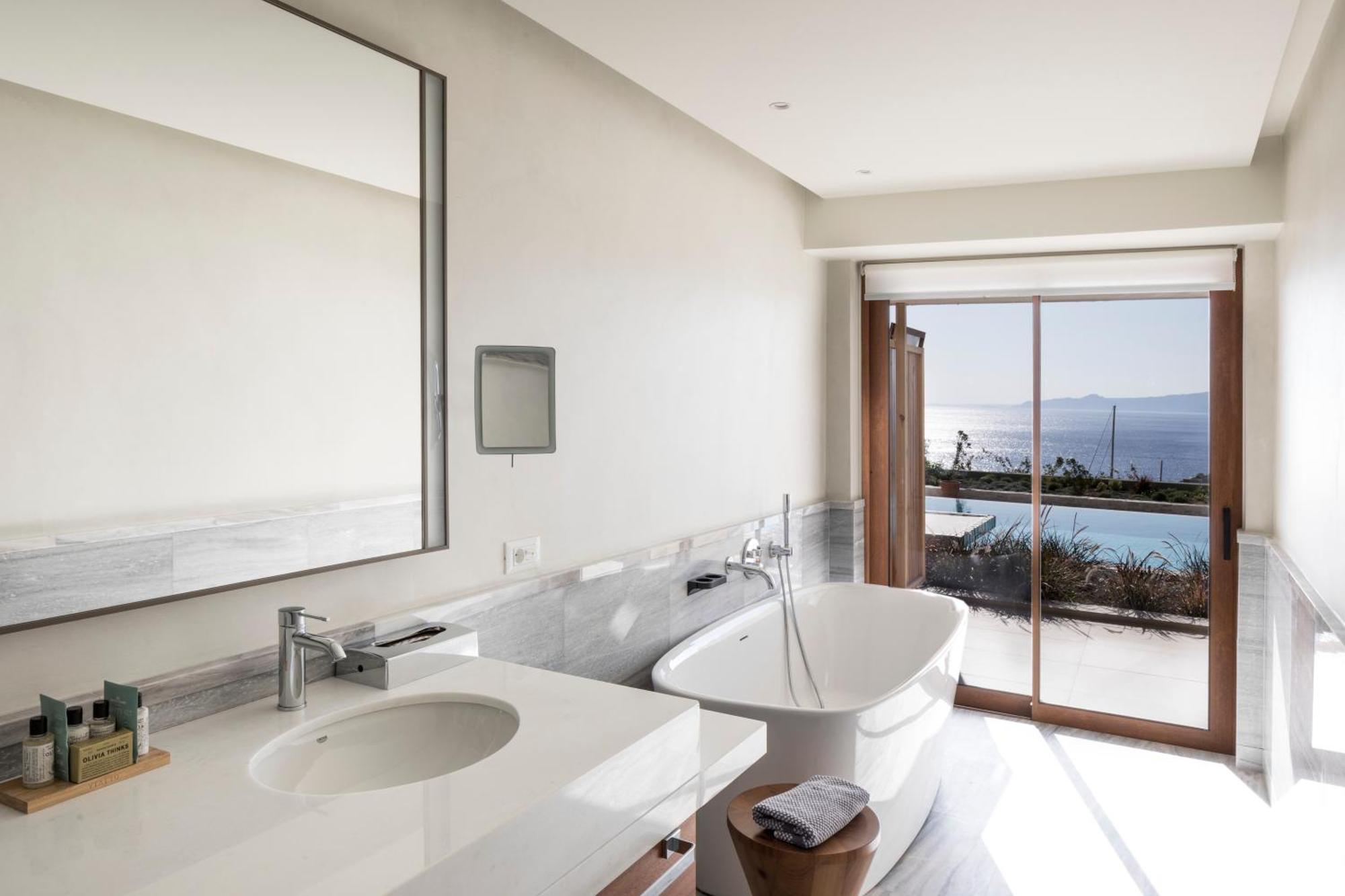 Premium Junior Suite Shared Pool,1597544142:JPEG