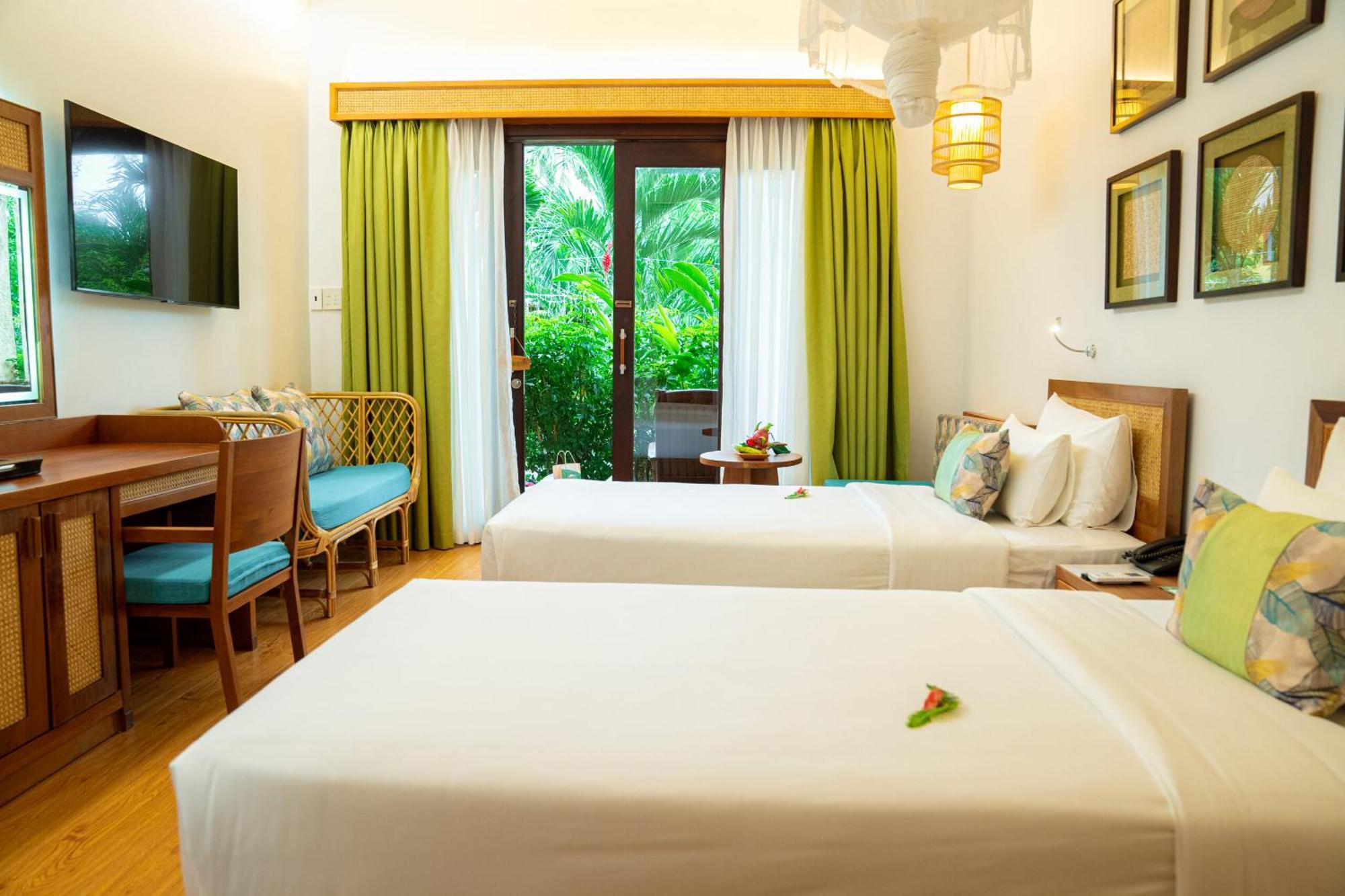 Cozy Double or Twin Room Shared Balcony