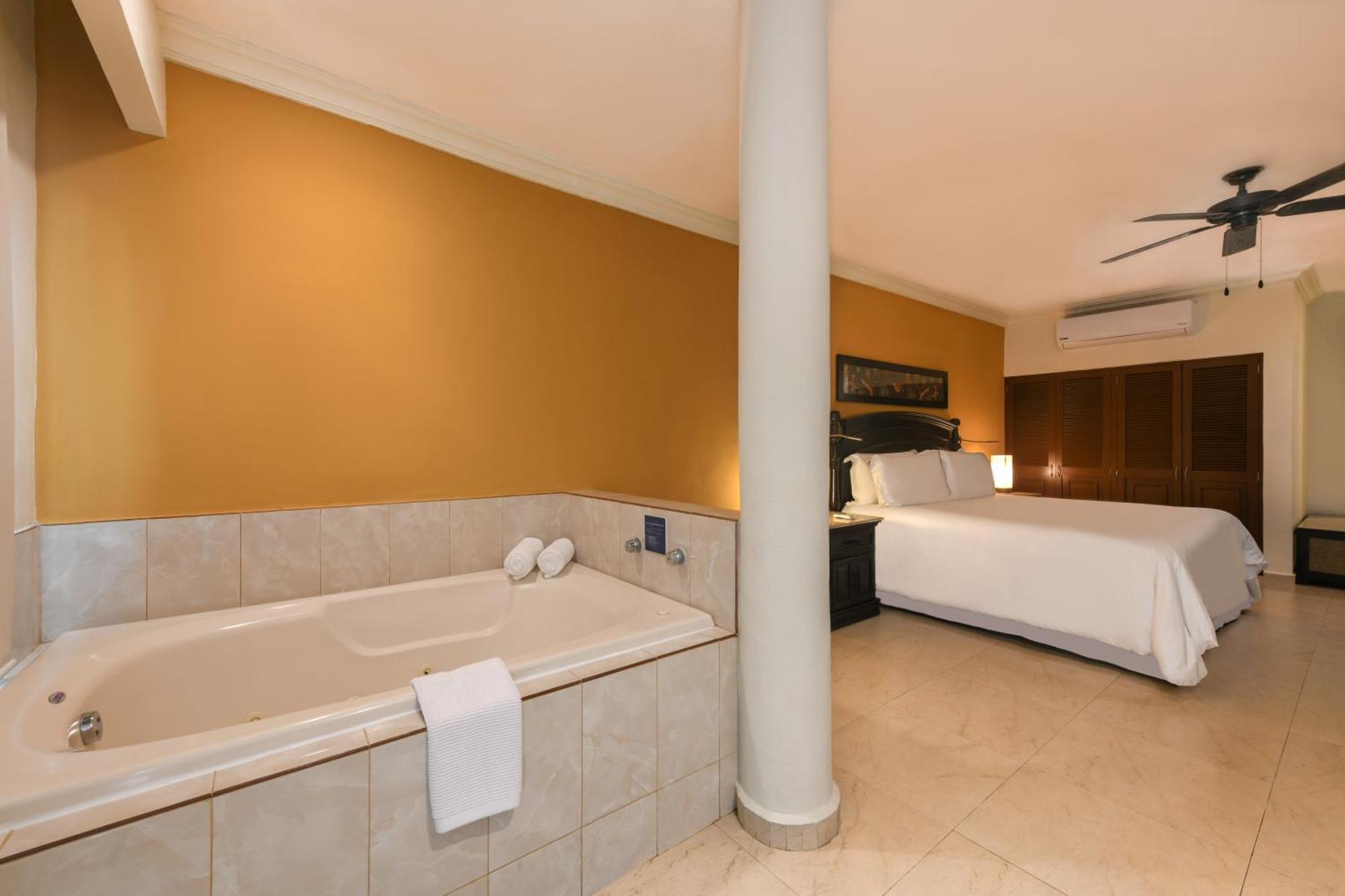 Swim Up Junior Suite,1598465731:JPEG