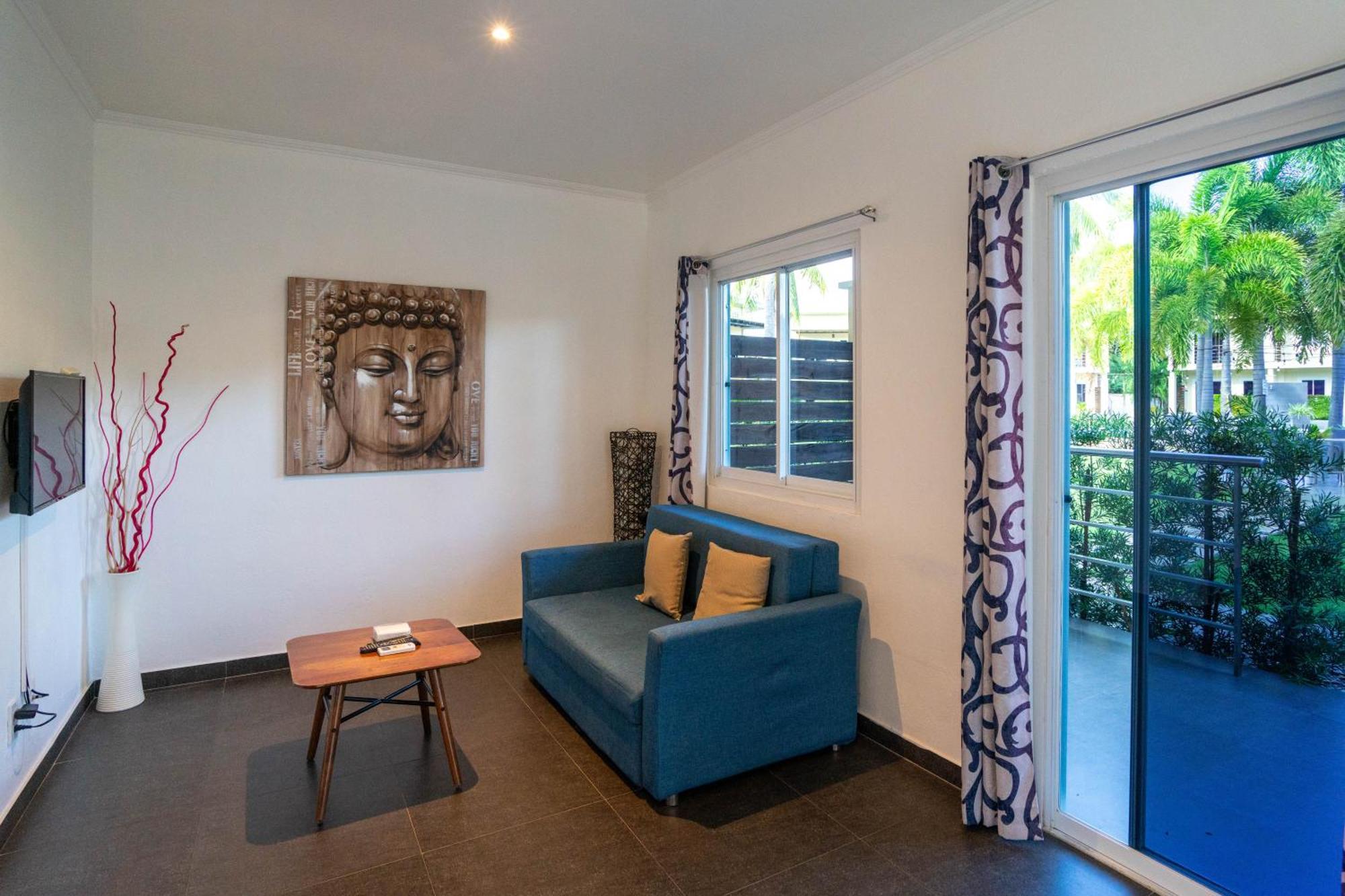 Queen Suite with Pool View