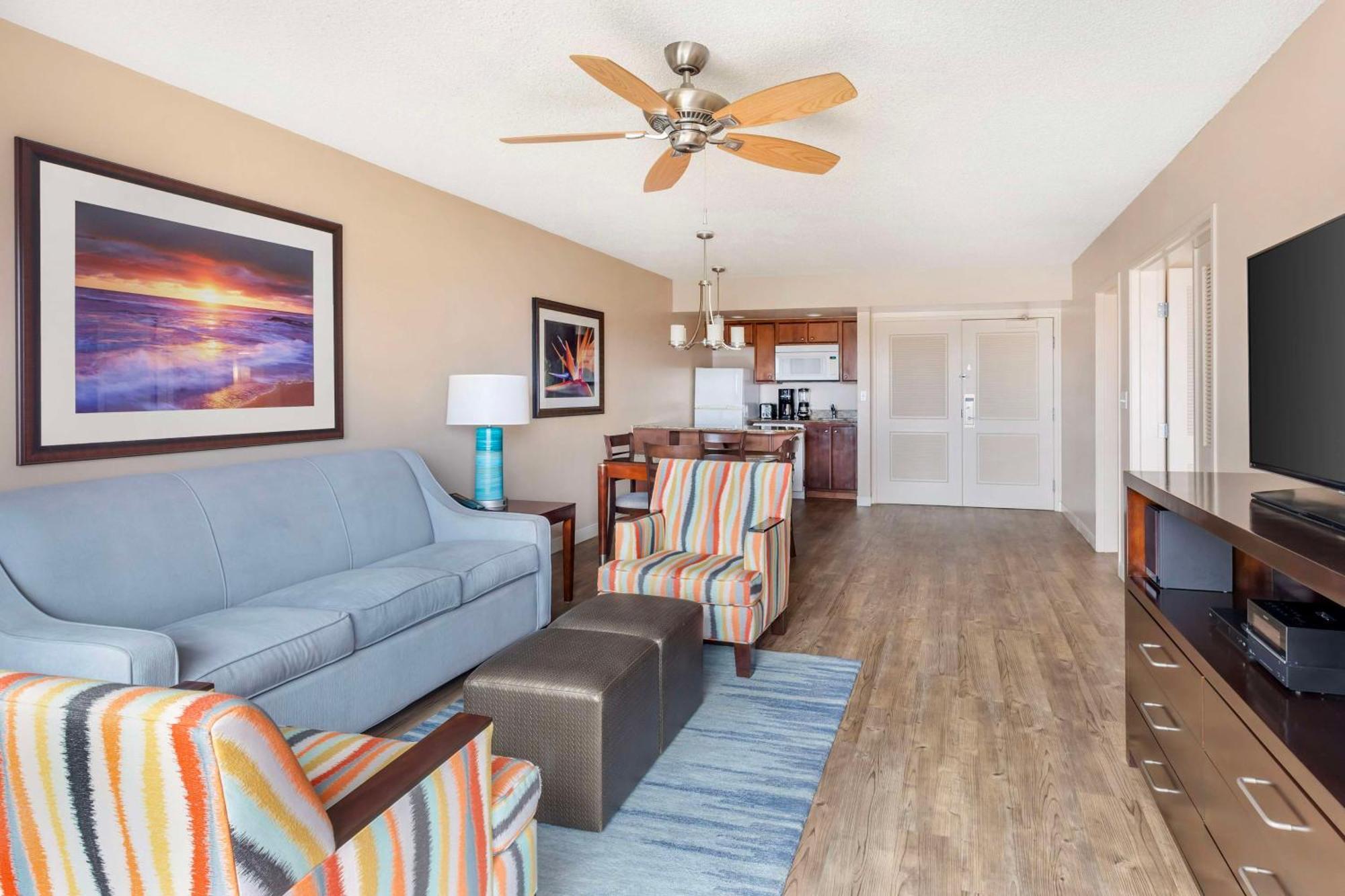 One-Bedroom King Suite with Roll-In Shower,1601679720:JPEG