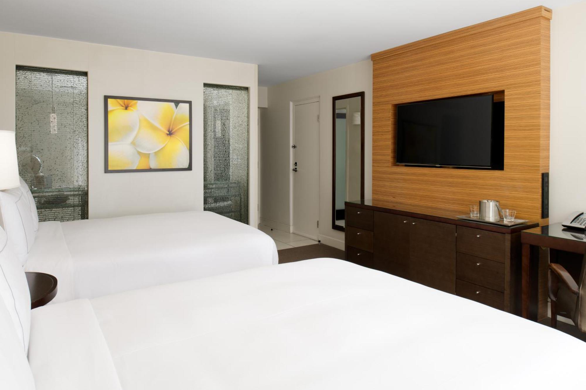 Queen Room Two Queen Beds City View