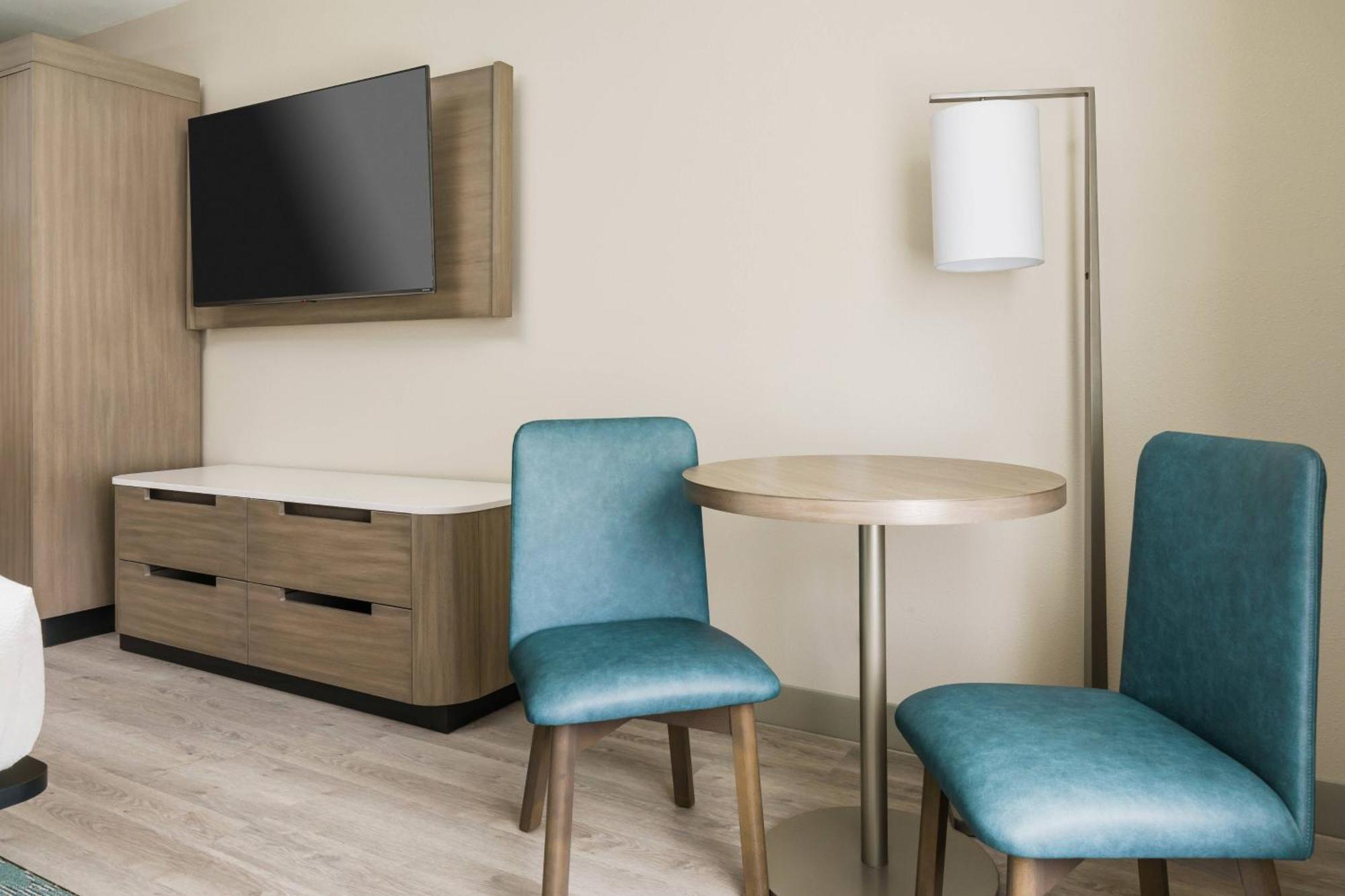 King Room with Pool View,1605377764:JPEG