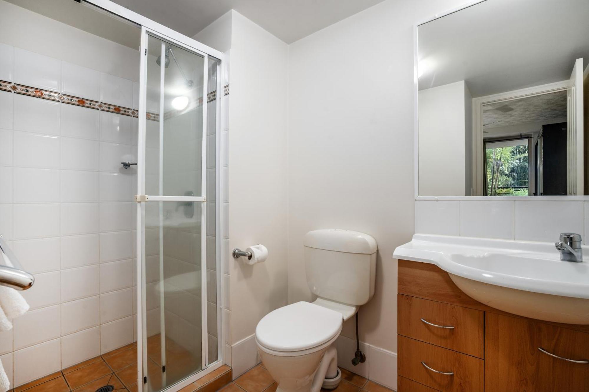 2 Bedroom Apartment & Play