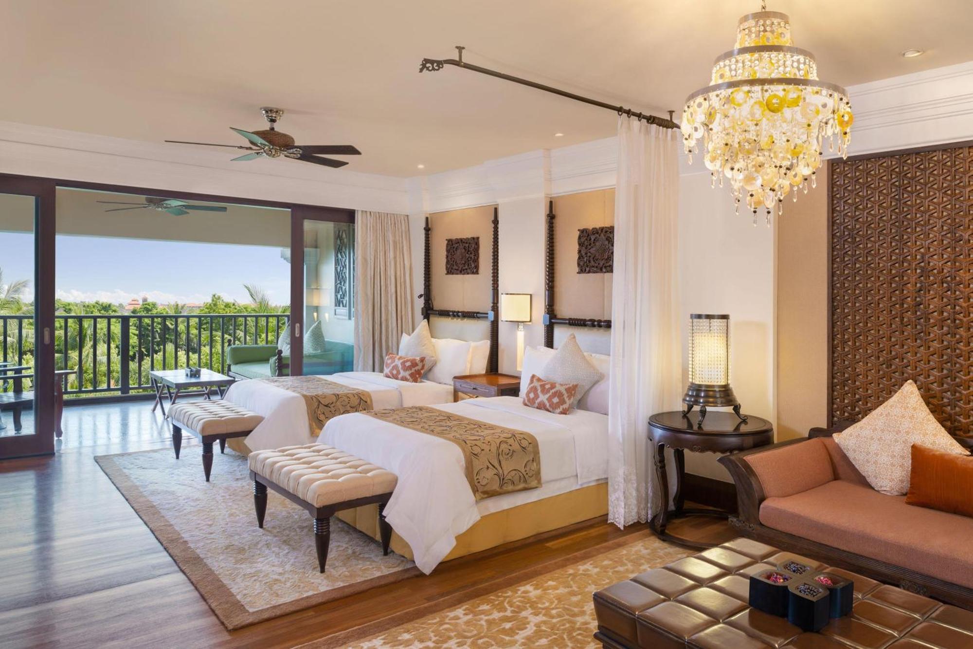 Suite St Regis mit 1 Schlafzimmer mit 2 Doppelbetten und Balkon