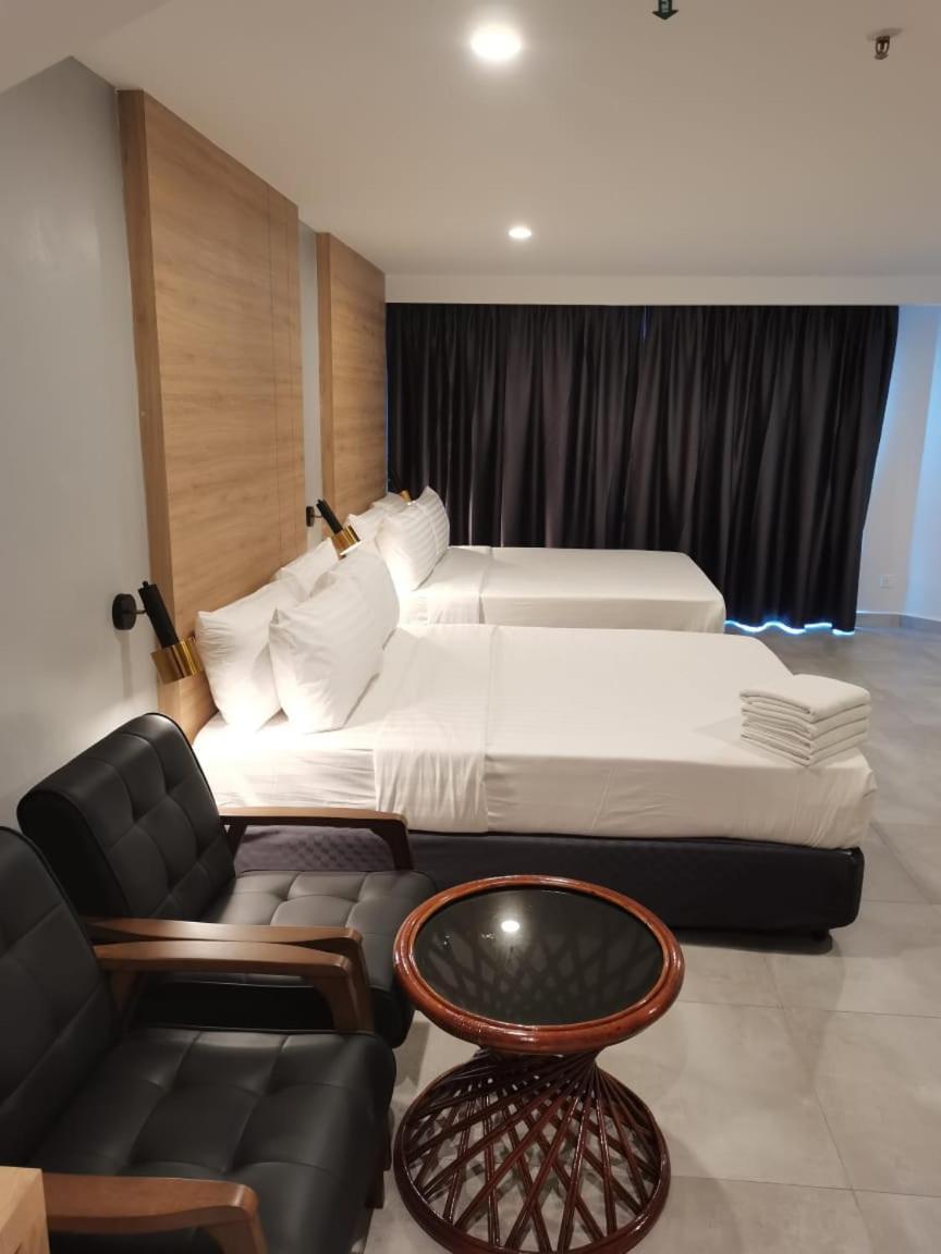 Family Room,1609726266:JPEG
