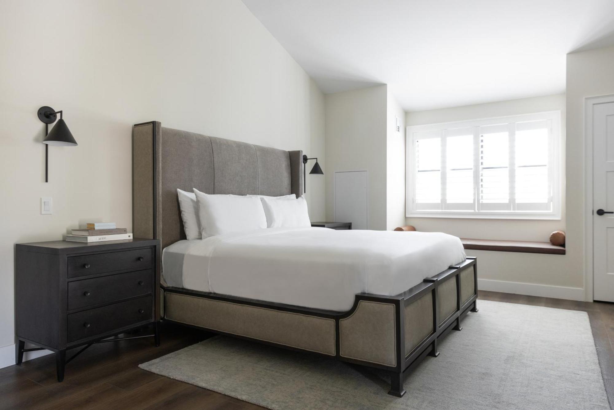King Room with Roll-In Shower - Disability Access