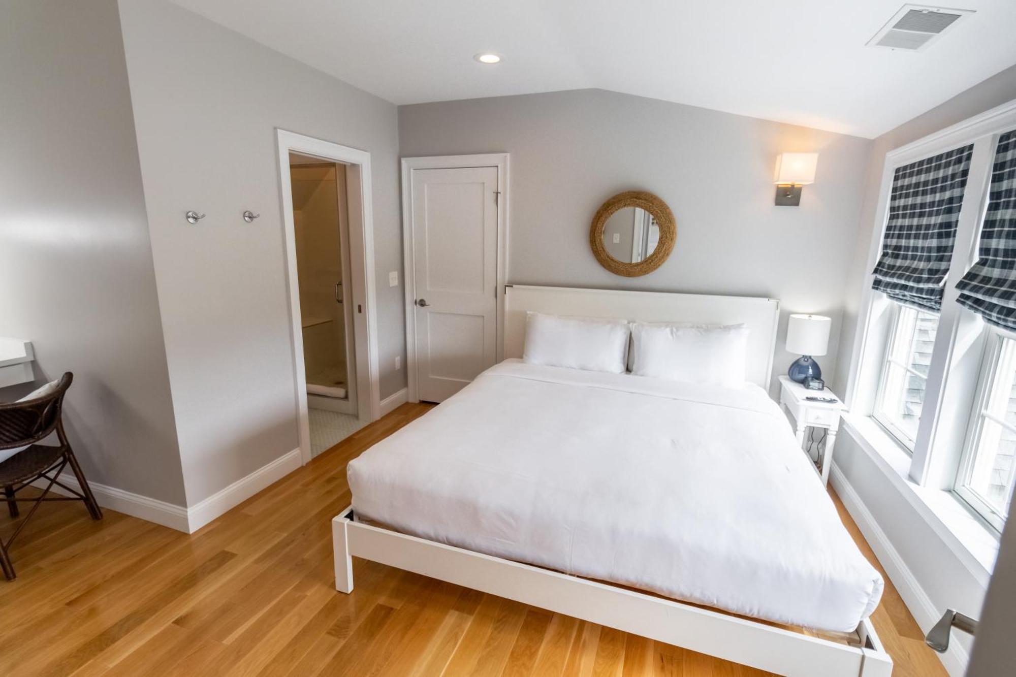Suite with Pool View - Not Pet Friendly,1610840148:JPEG