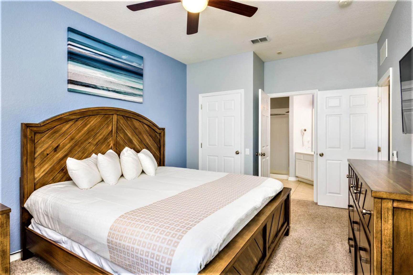 Deluxe Two-Bedroom Apartment