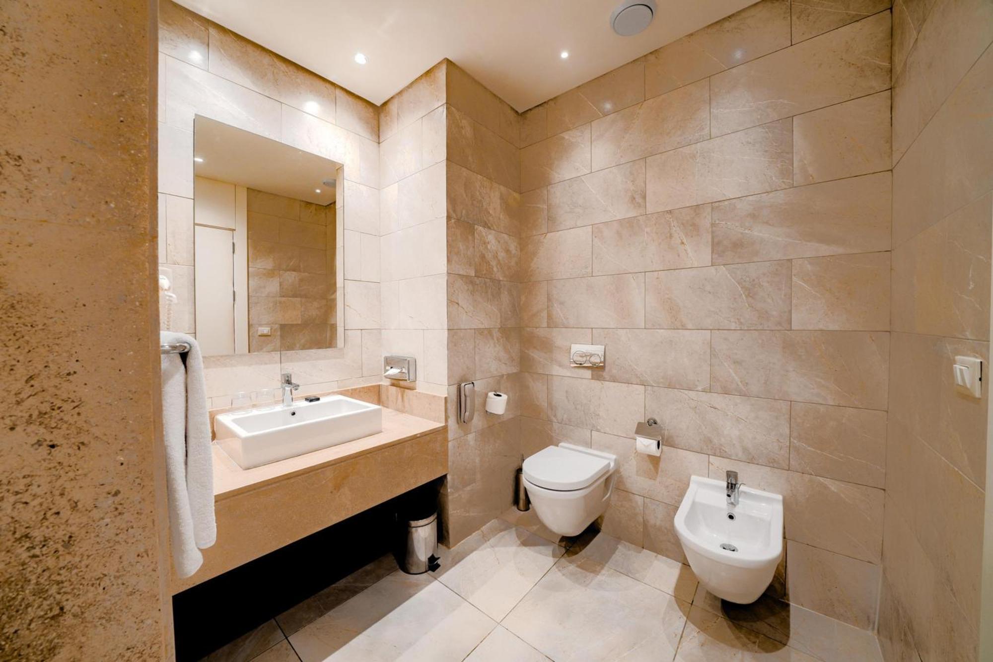 Deluxe Room,1689970567:JPEG