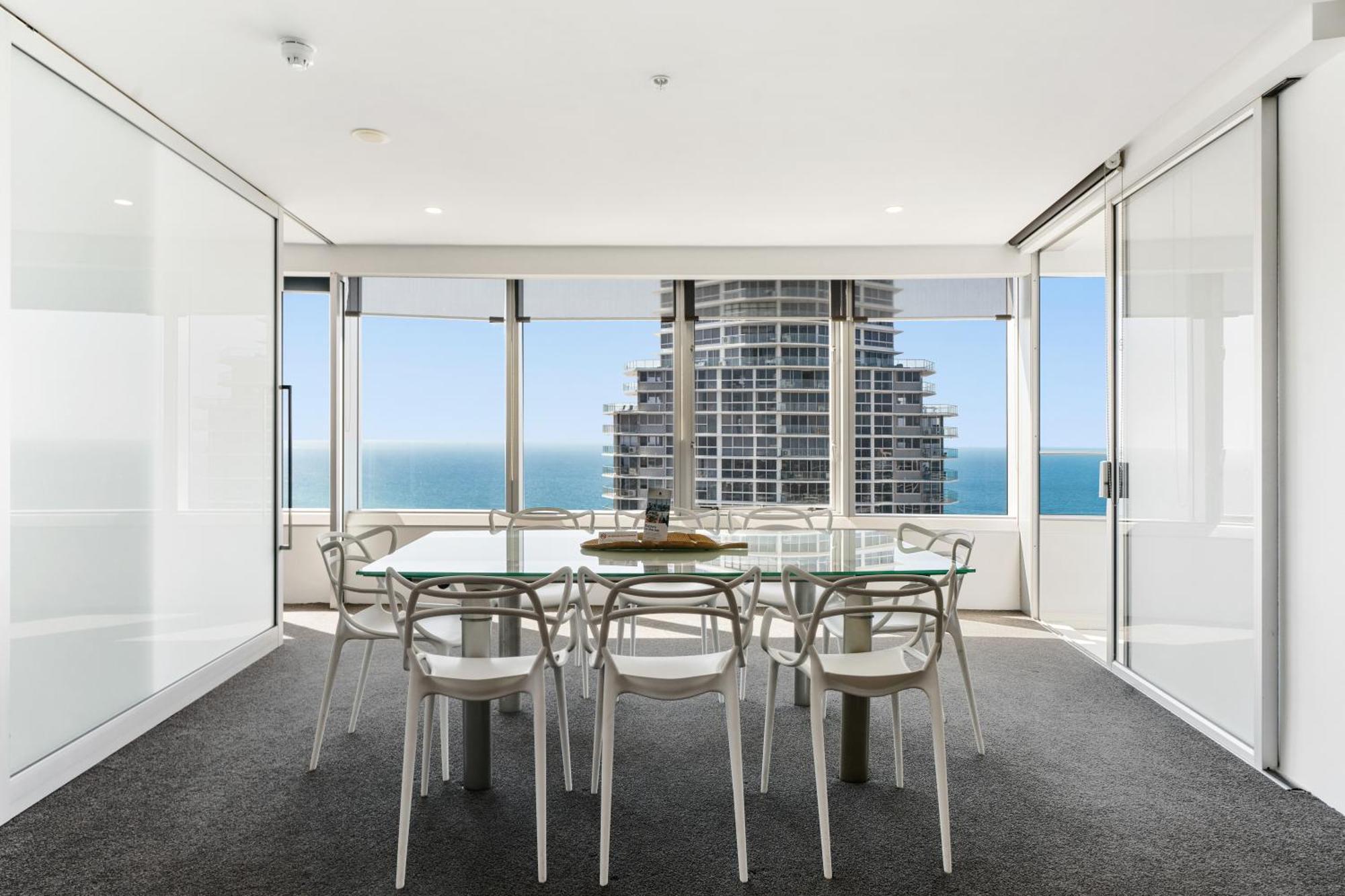 Two-Bedroom Apartment Spa Bath Ocean View
