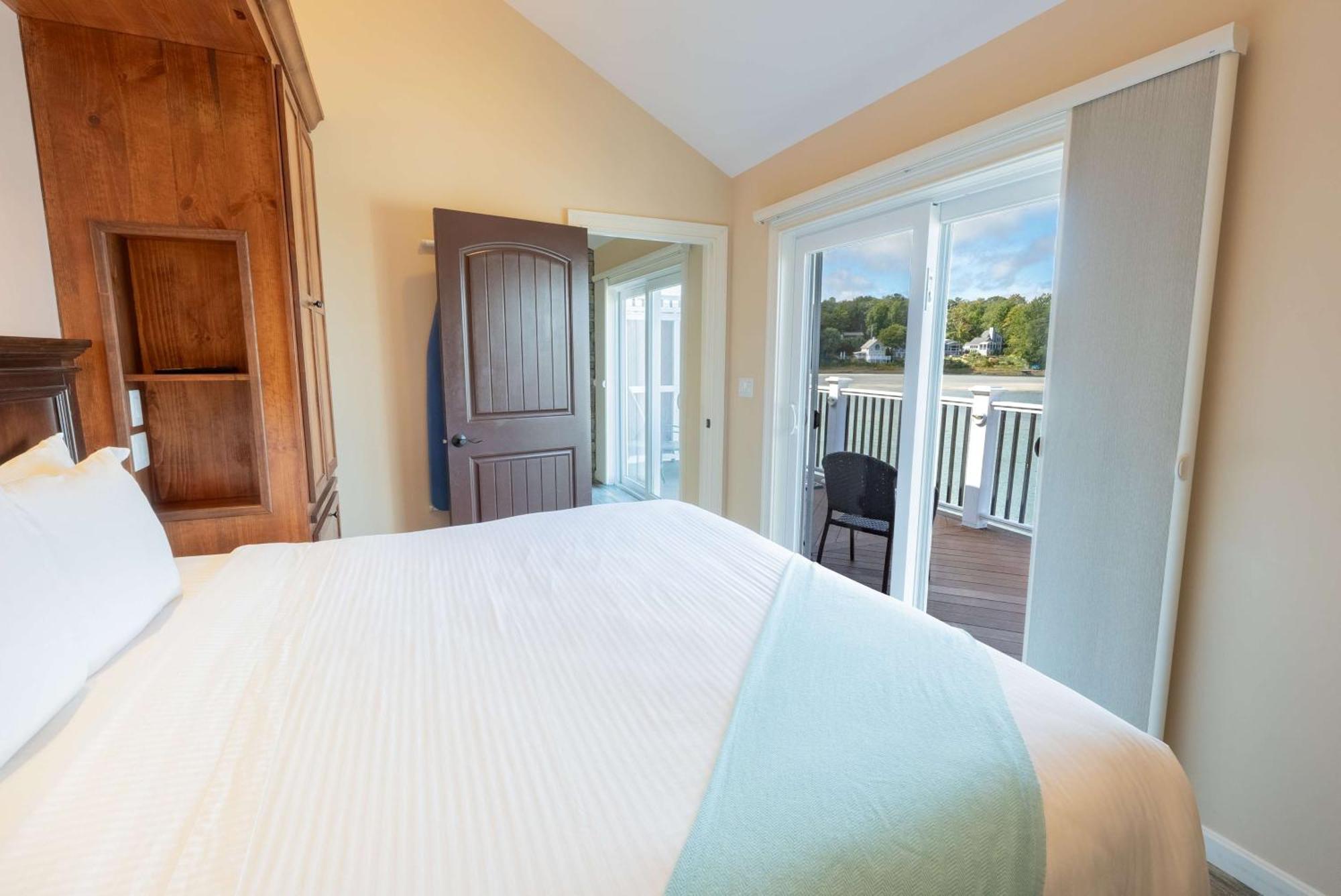 Tidal King Suite