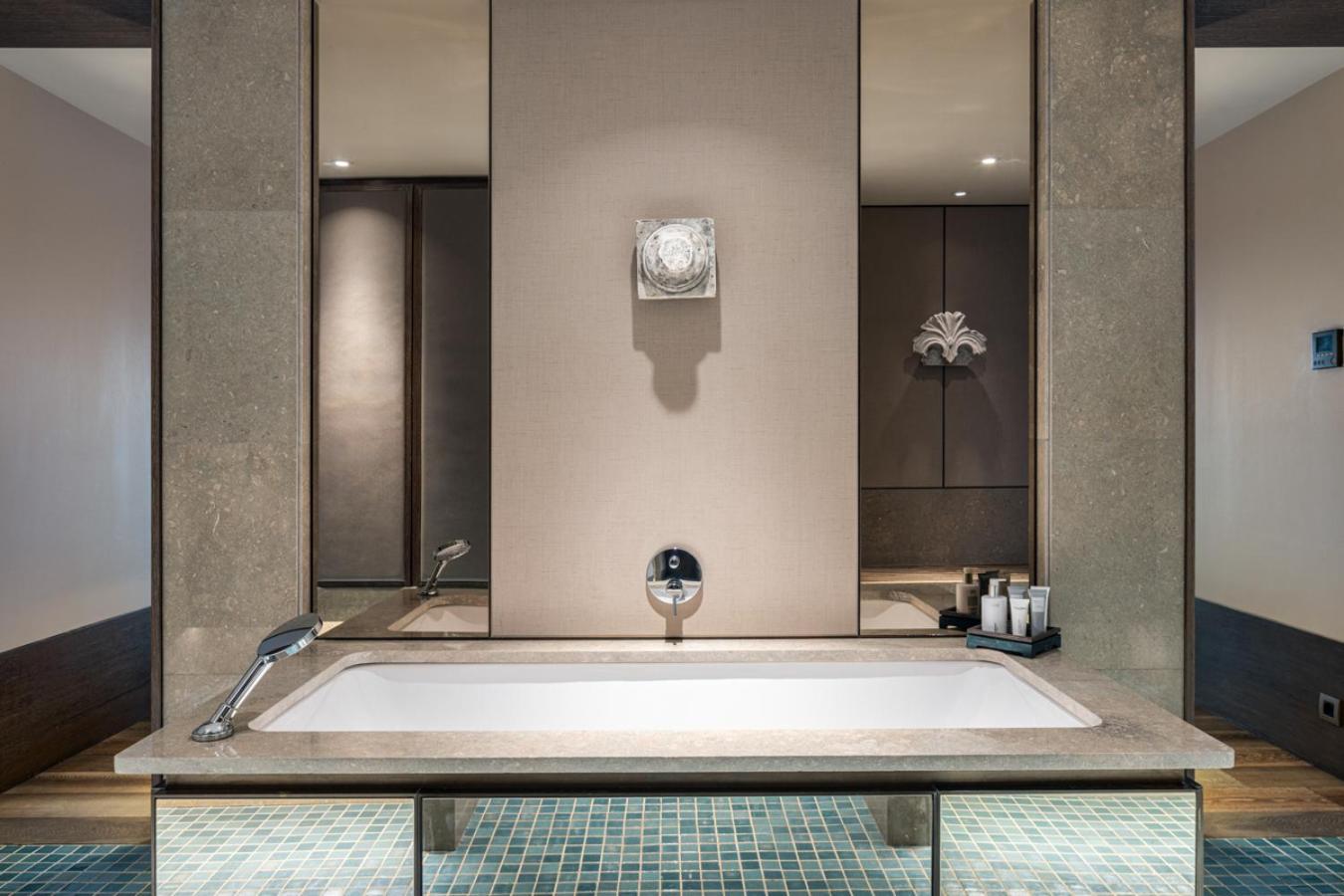 Studio with Sea View,1615942083:JPEG