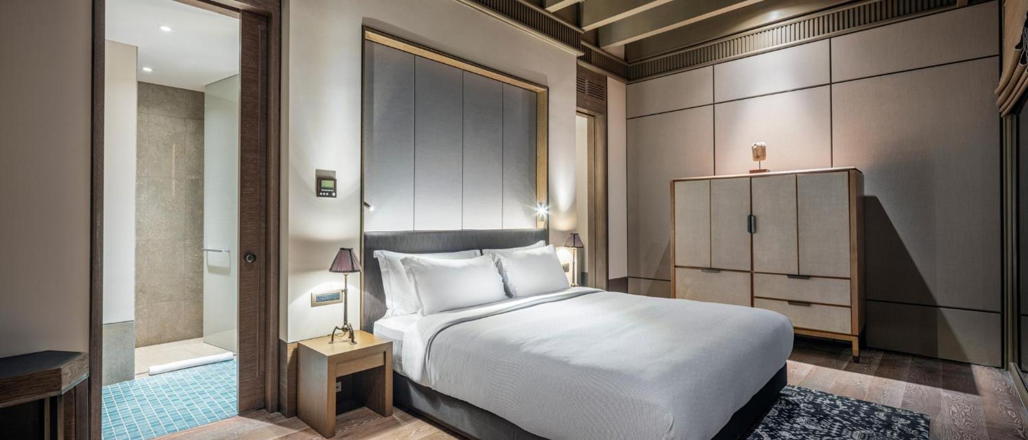 Studio with Pool View,1615942085:JPEG