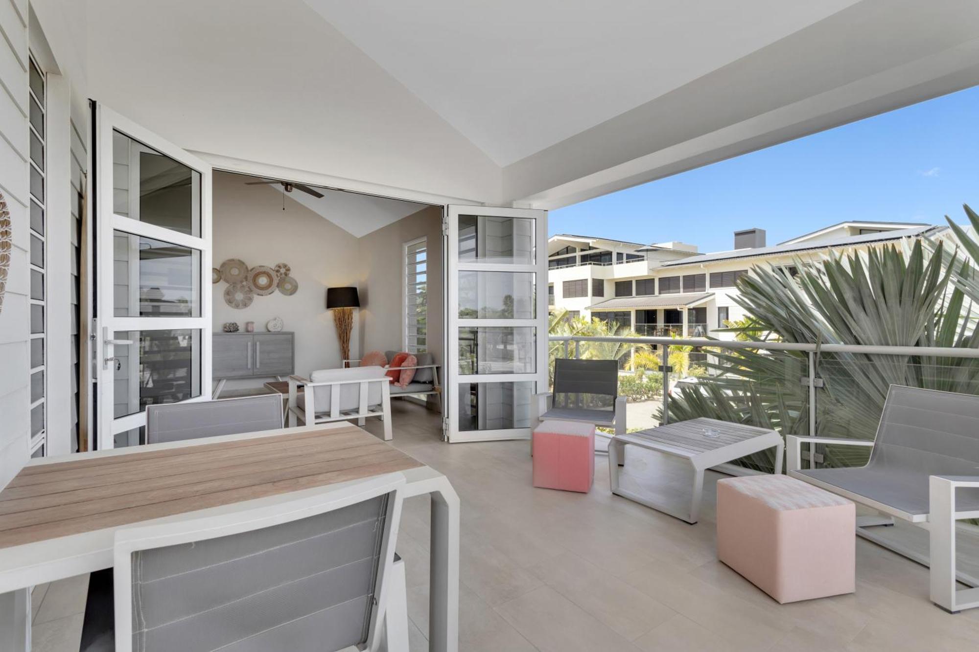 One Bedroom Apartment with One King Bed - Premium Location