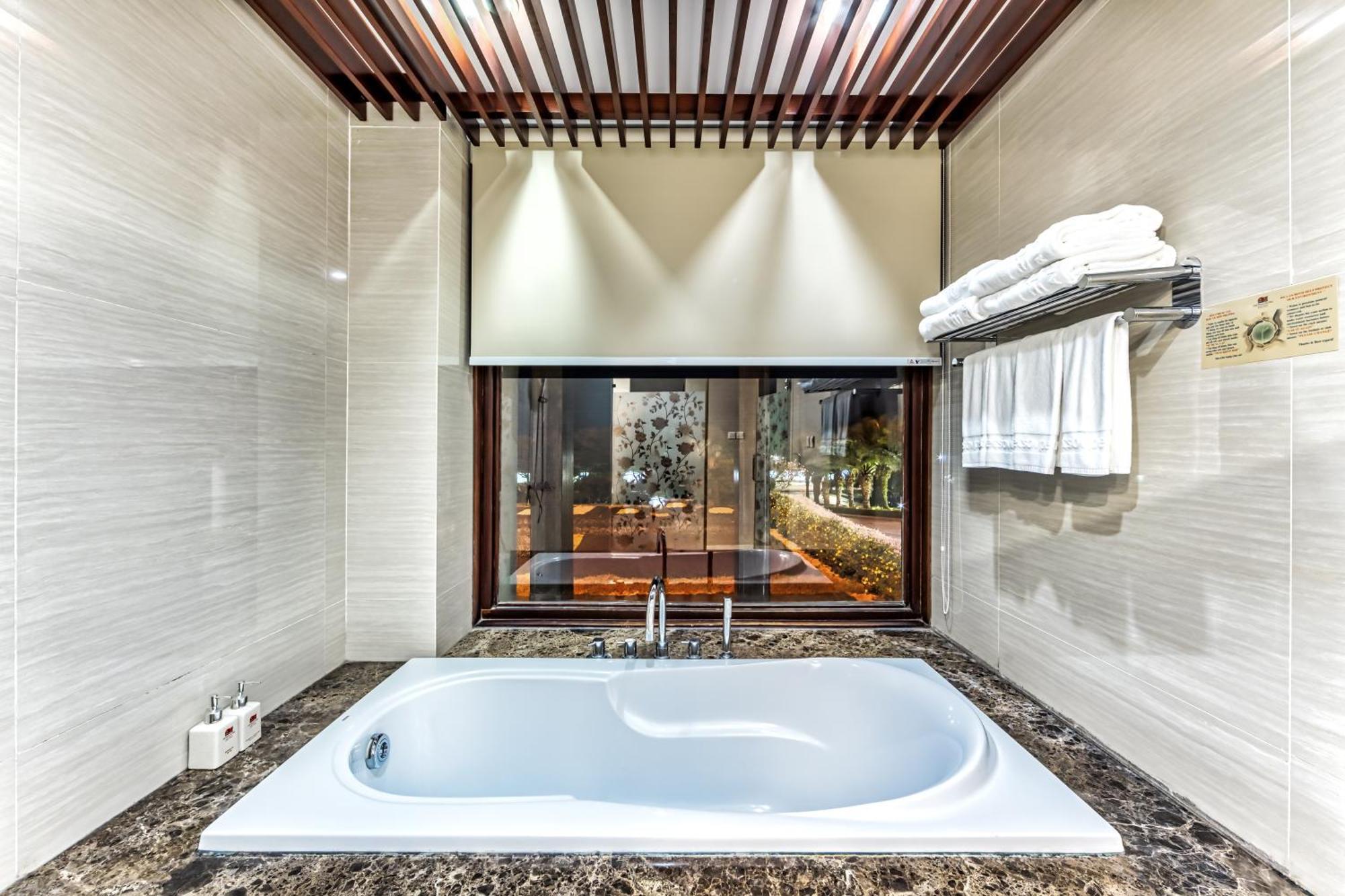 Suite with Balcony and Sea View,1616908495:JPEG