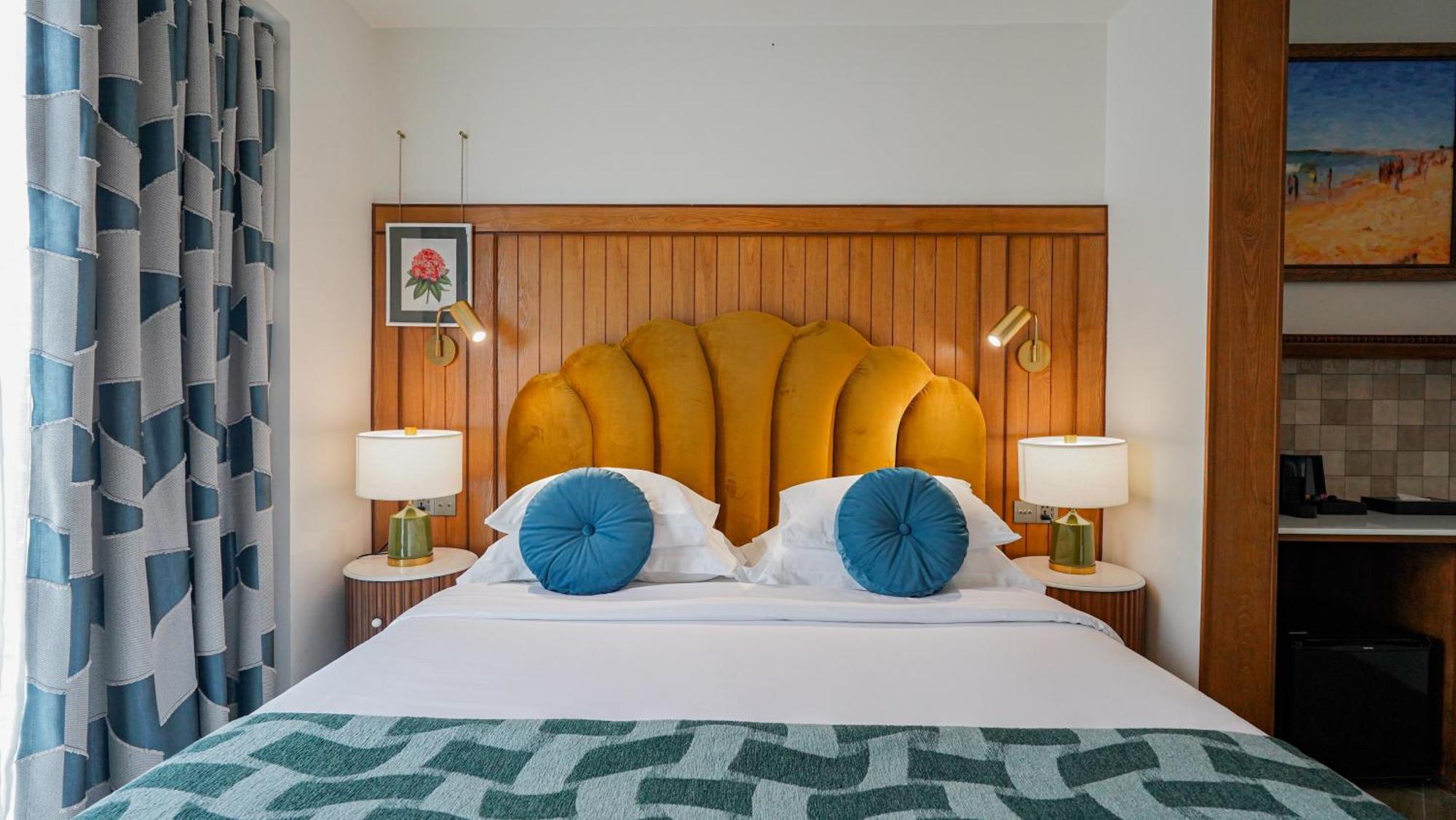 Standard Lagoon Villa   (Free Drop-off Airport Transfer)
