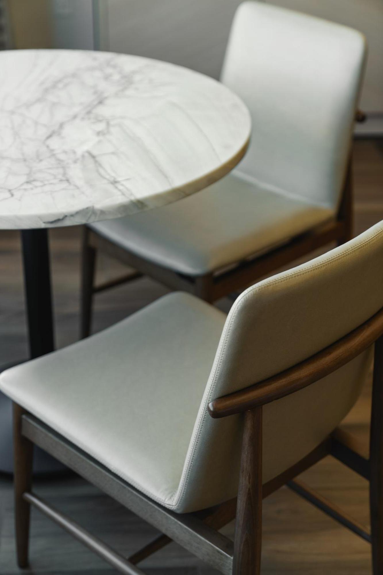 Suite,1618778502:JPEG